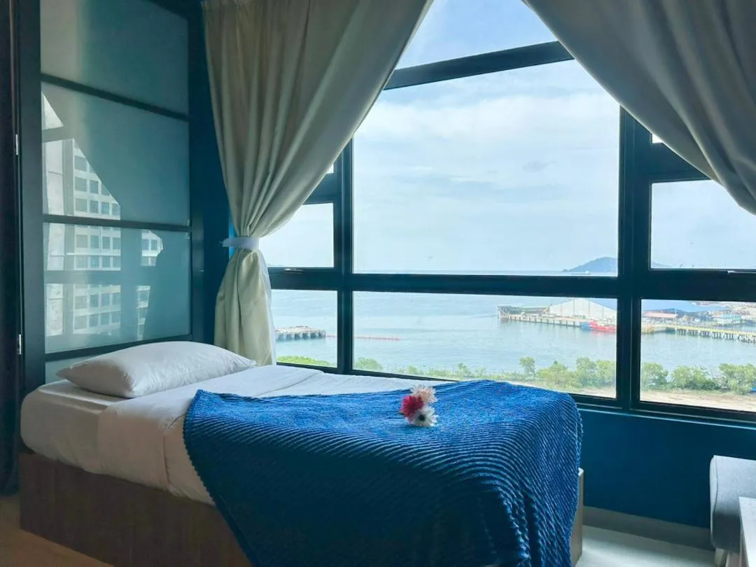 Bed in Jesselton Quay Kota Kinabalu City Centre by LW Suites