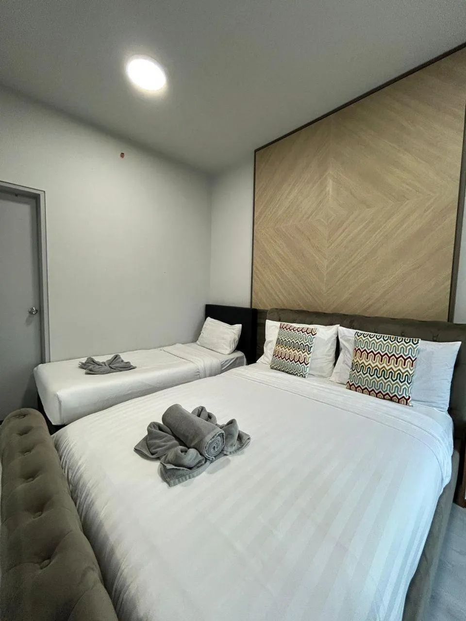 Bed in Jesselton Quay Kota Kinabalu City Centre by LW Suites