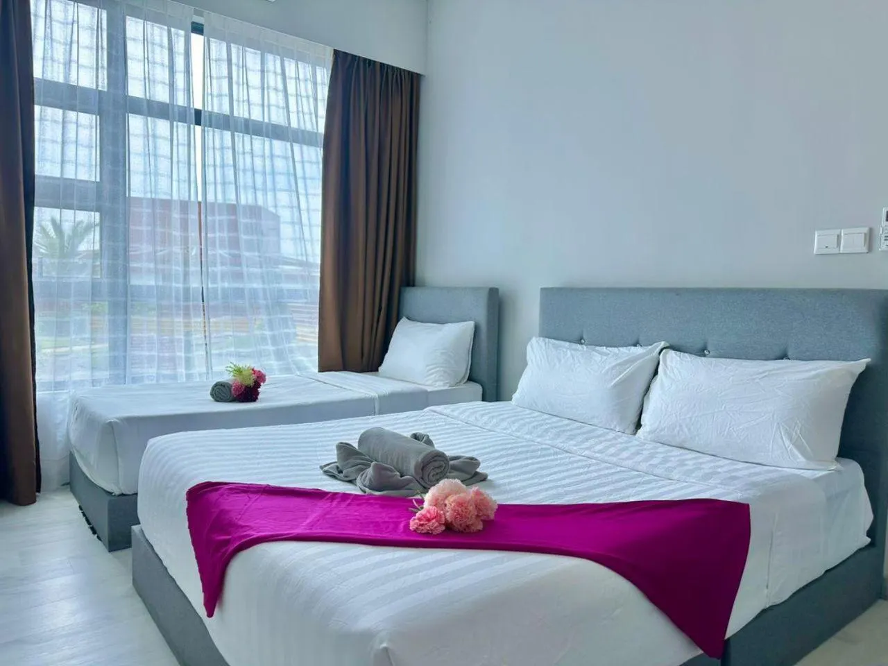 Bed in Jesselton Quay Kota Kinabalu City Centre by LW Suites