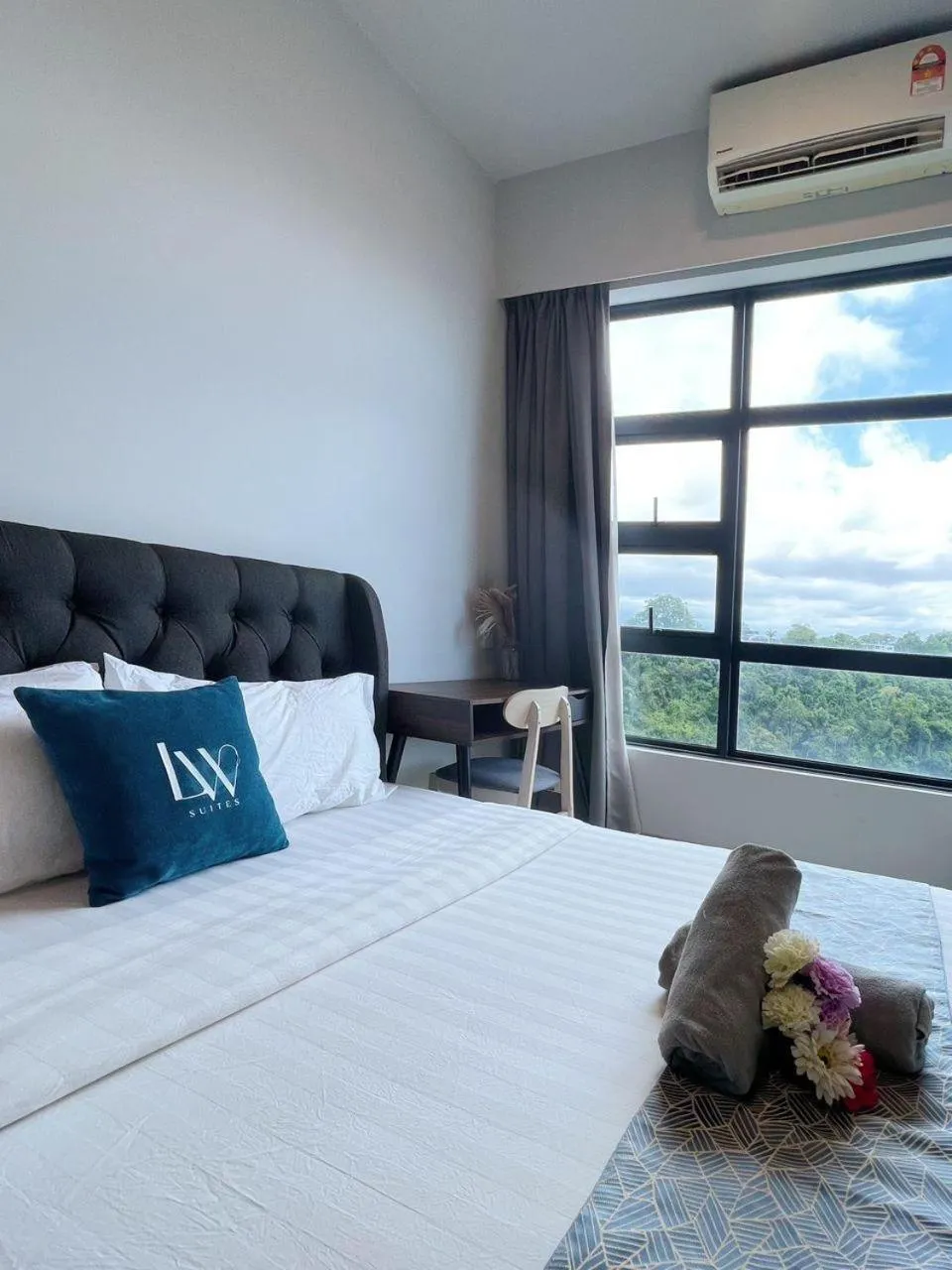 Bed in Jesselton Quay Kota Kinabalu City Centre by LW Suites