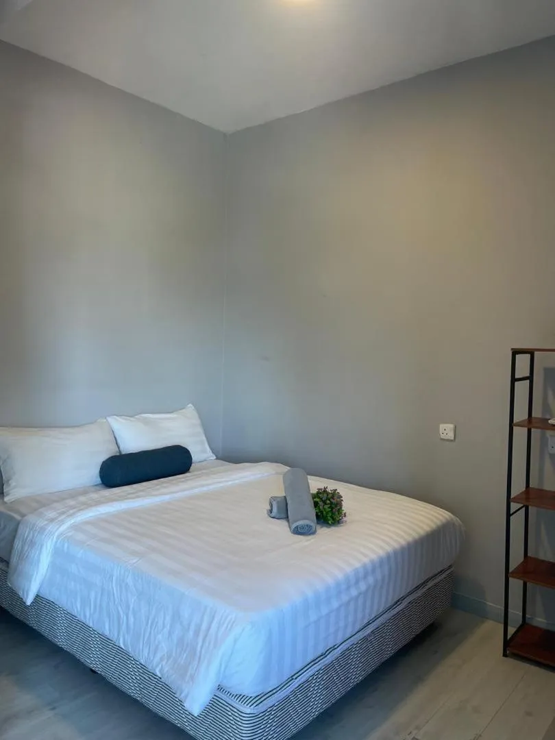 Bed in Jesselton Quay Kota Kinabalu City Centre by LW Suites