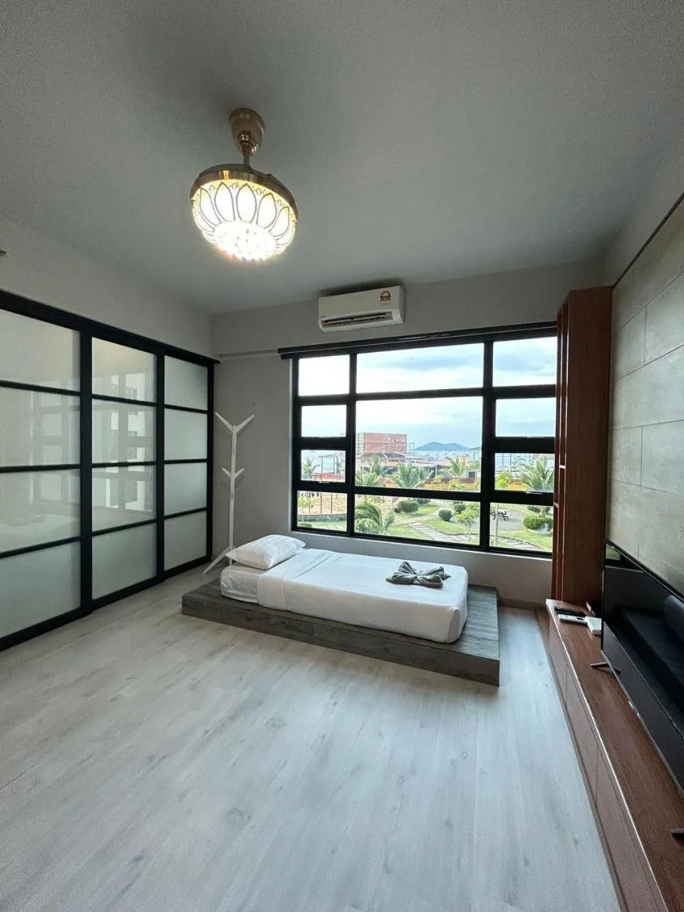 Bed in Jesselton Quay Kota Kinabalu City Centre by LW Suites