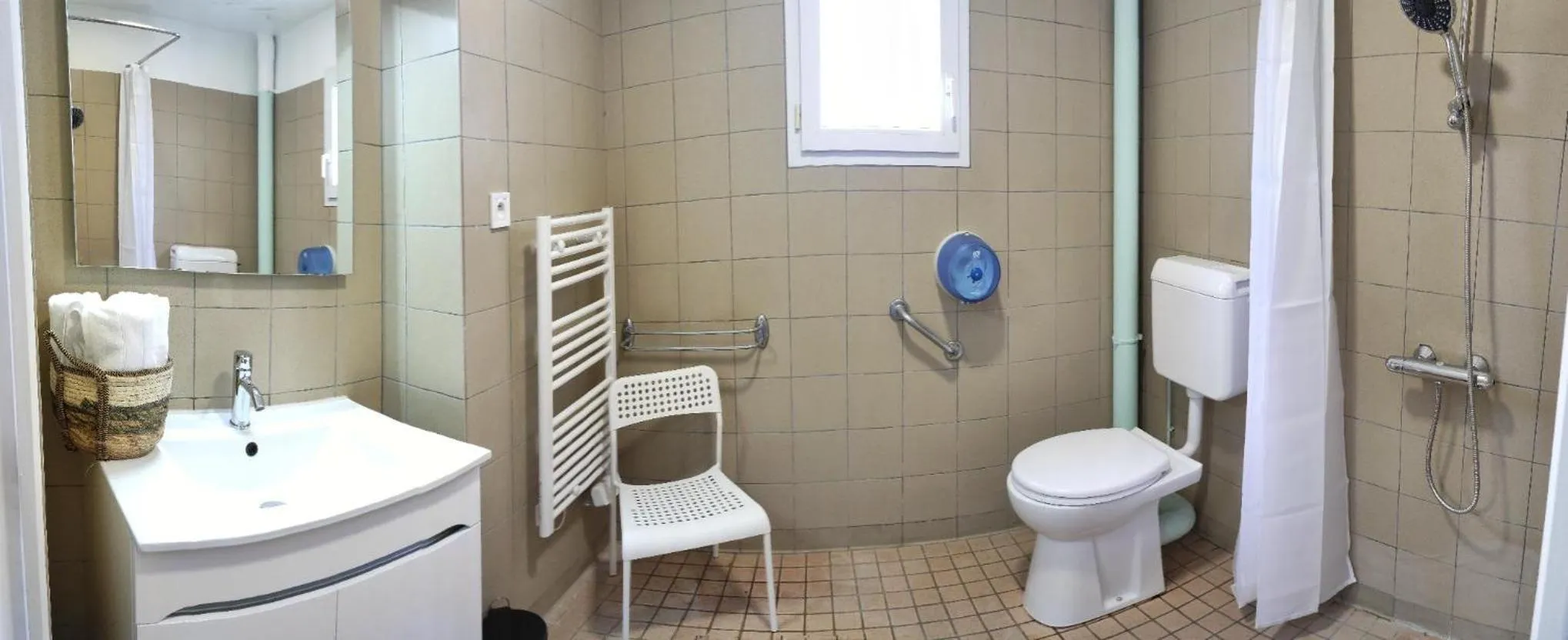 Shower in Le Haut Berry