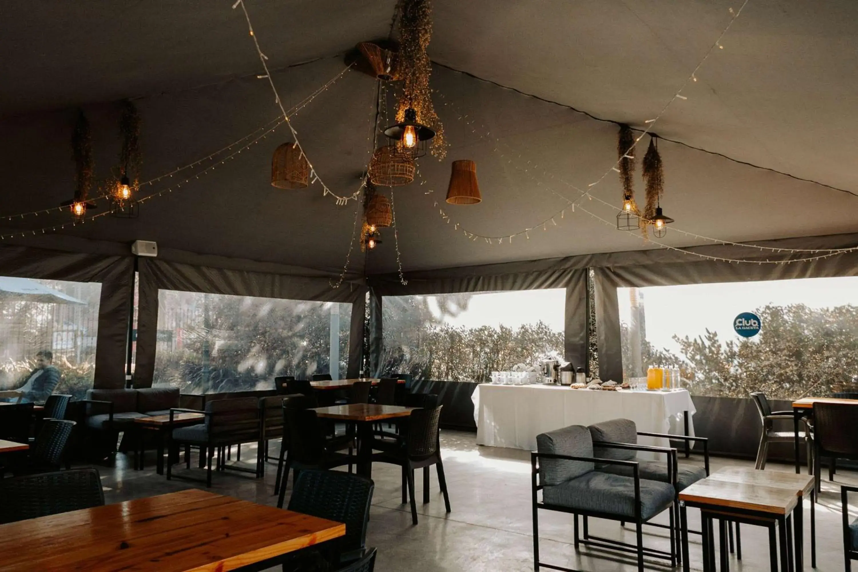 Restaurant/places to eat in Howard Johnson Hotel Yerba Buena Restaurant/places to eat in Howard Johnson Hotel Yerba Buena