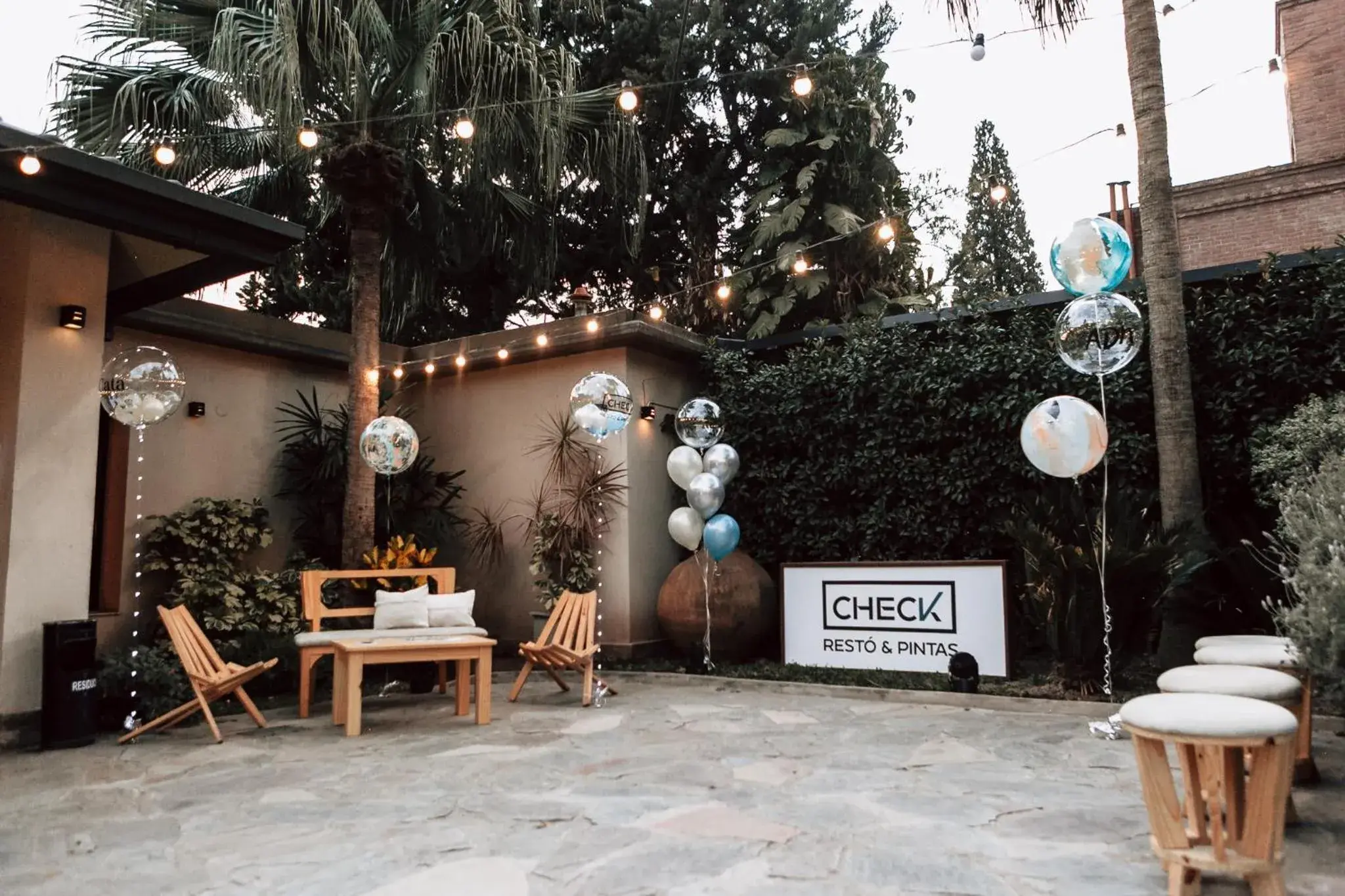 Restaurant/places to eat in Howard Johnson Hotel Yerba Buena Restaurant/places to eat in Howard Johnson Hotel Yerba Buena