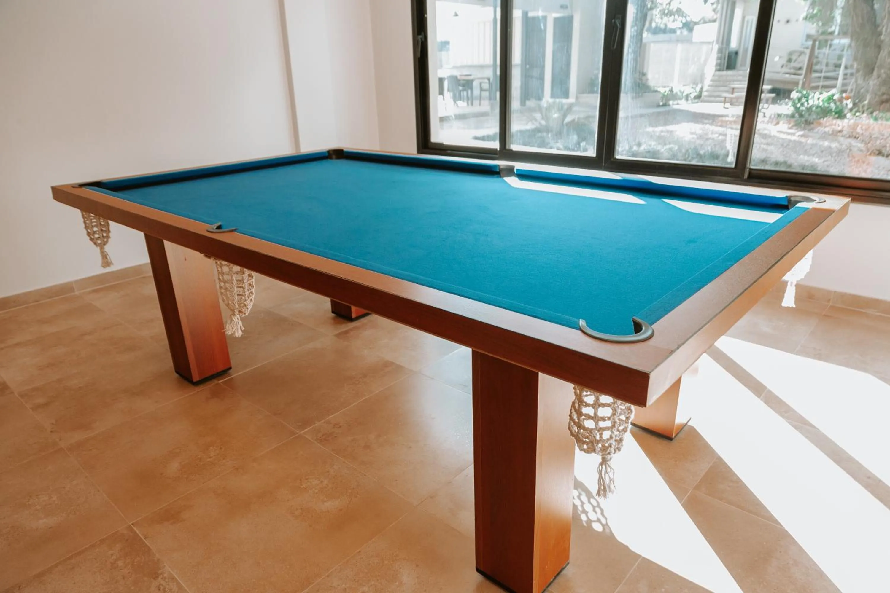 Billiard in Howard Johnson Hotel Yerba Buena