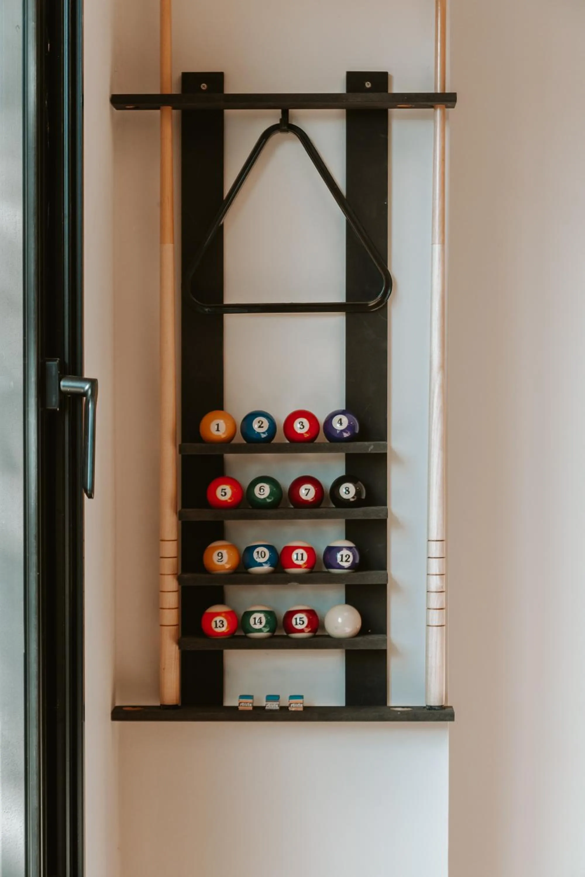 Billiard in Howard Johnson Hotel Yerba Buena