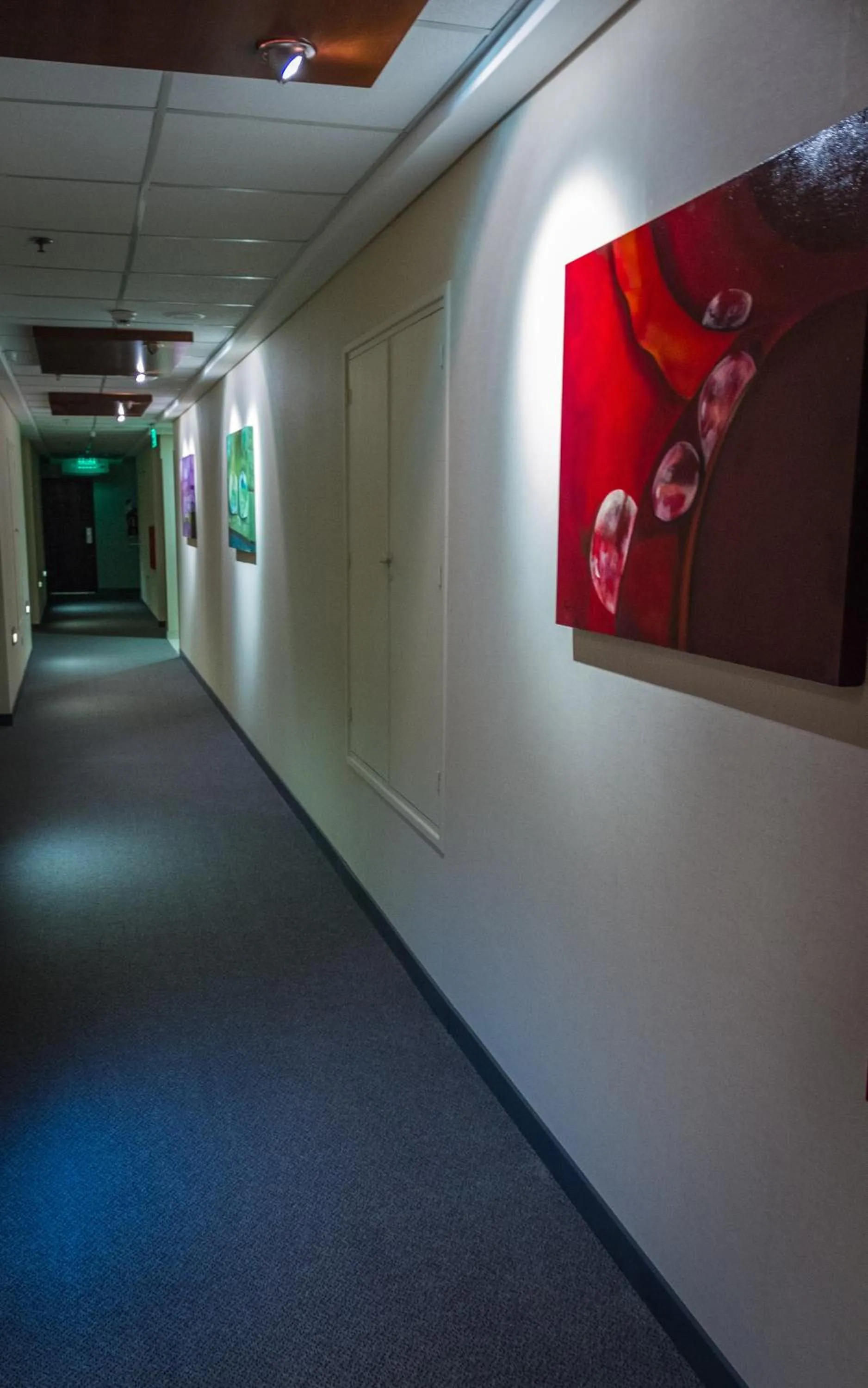 Decorative detail in Howard Johnson Hotel Yerba Buena