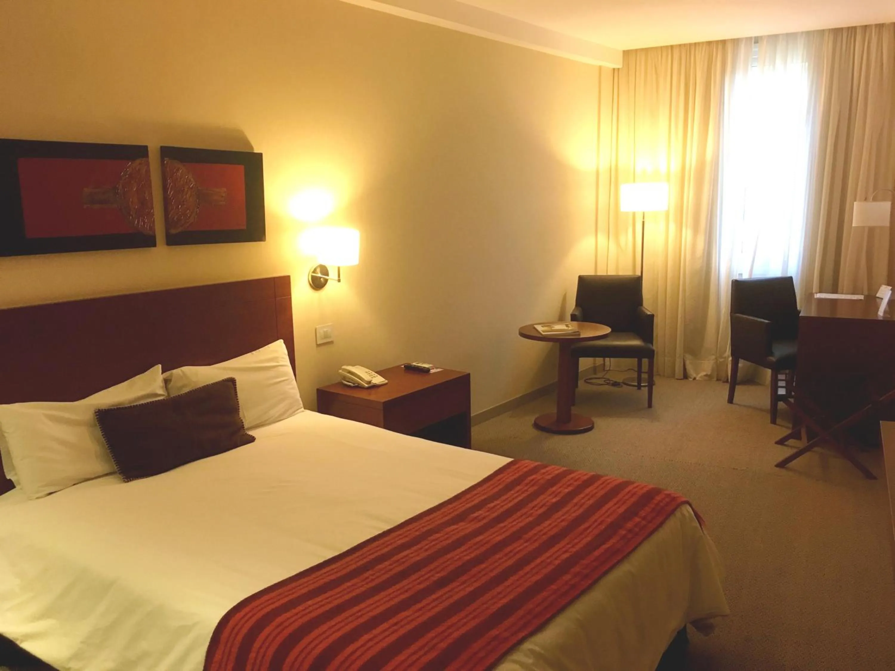 Bed in Howard Johnson Hotel Yerba Buena