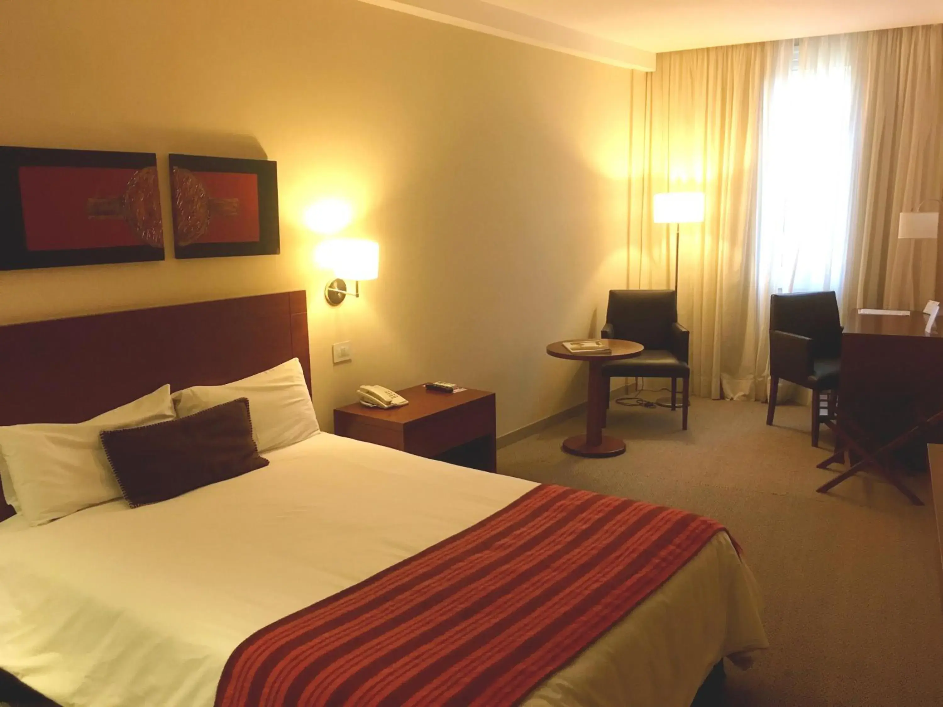 Bed in Howard Johnson Hotel Yerba Buena Bed in Howard Johnson Hotel Yerba Buena