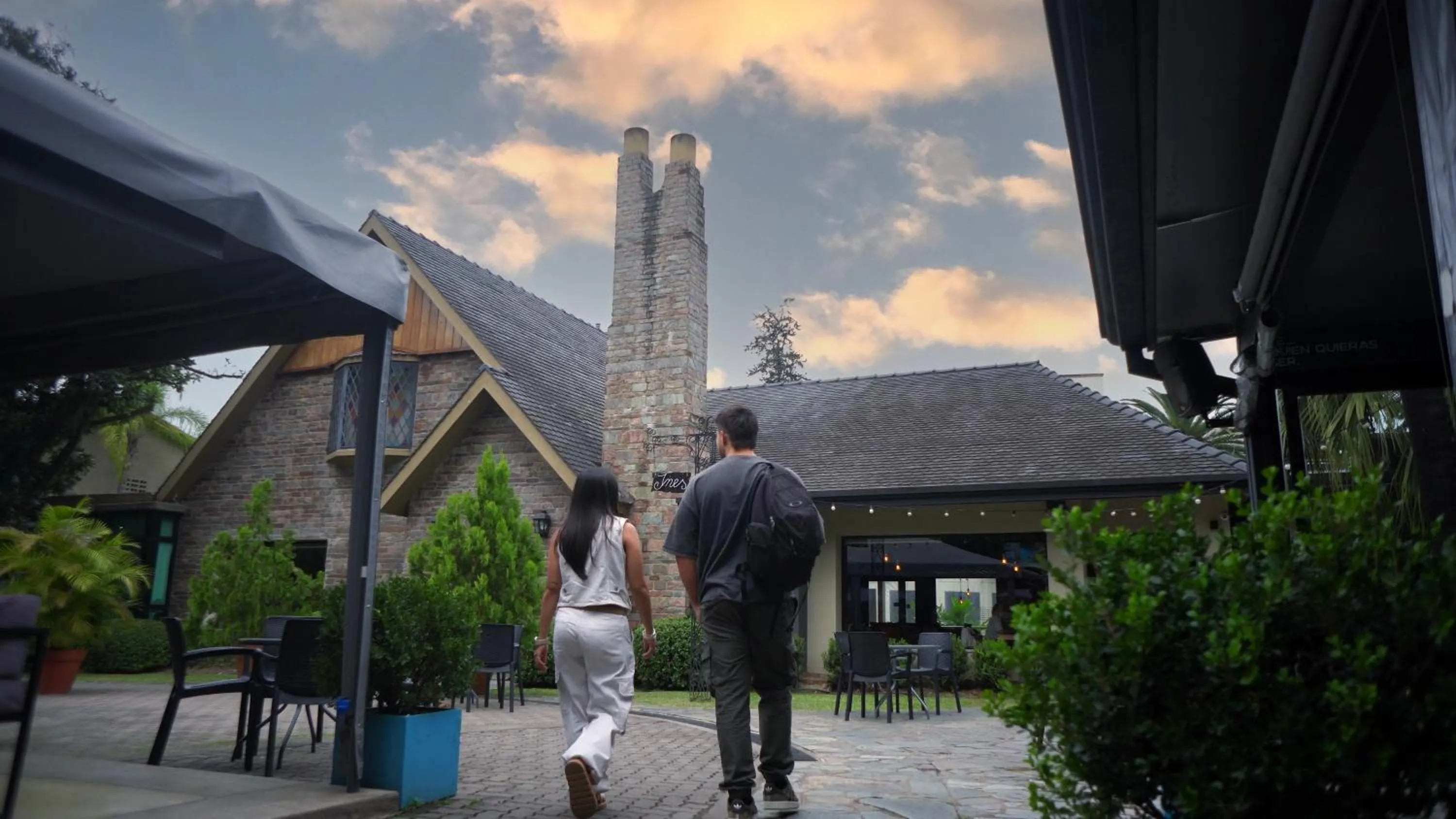 Facade/entrance in Howard Johnson Hotel Yerba Buena