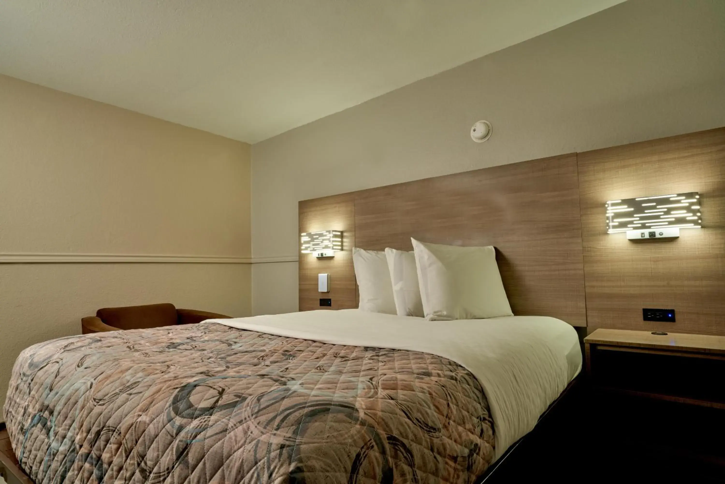 Bed in Family Garden Inn & Suites Bed in Family Garden Inn & Suites