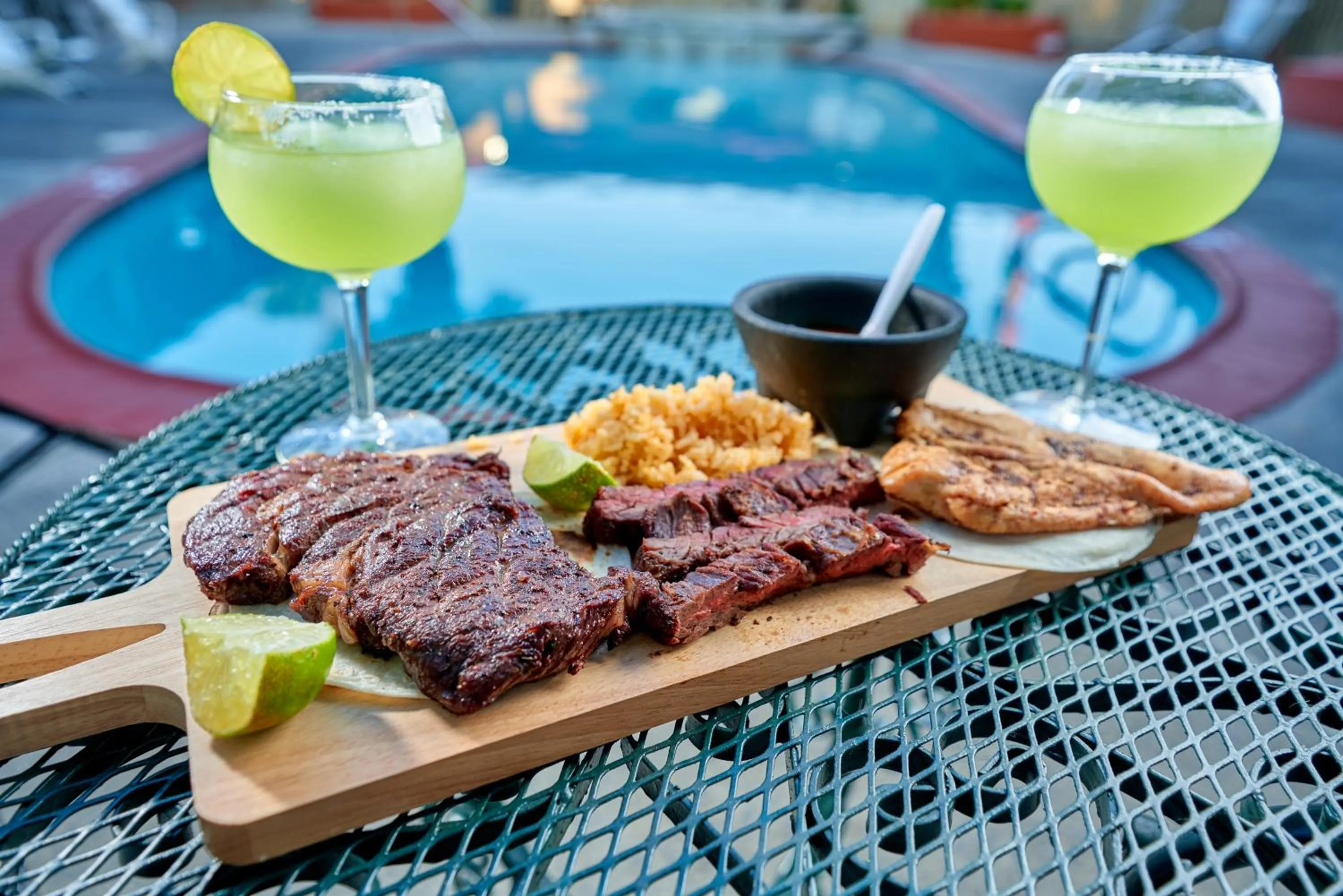 Food and drinks in Family Garden Inn & Suites