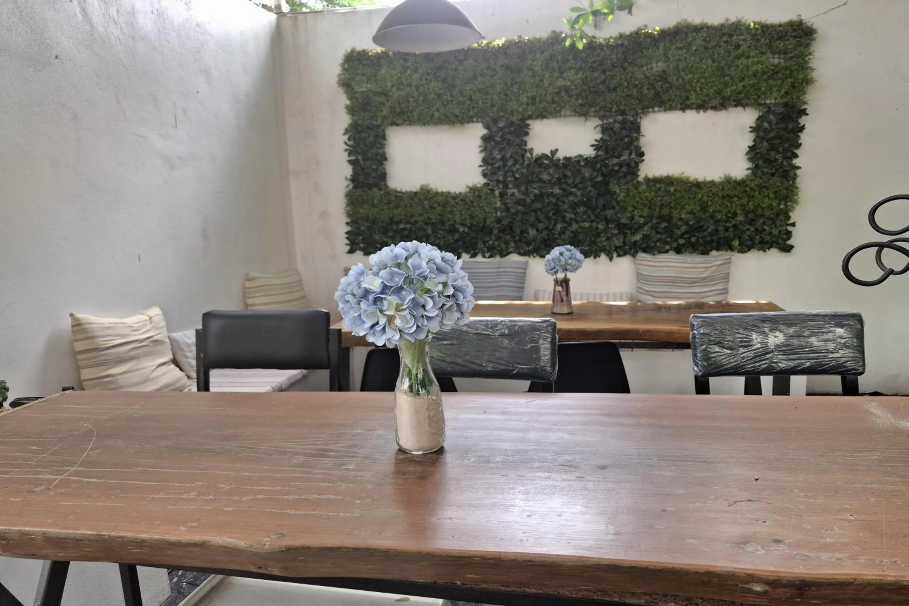 Restaurant/places to eat in Deva Casa Private Pool Villa