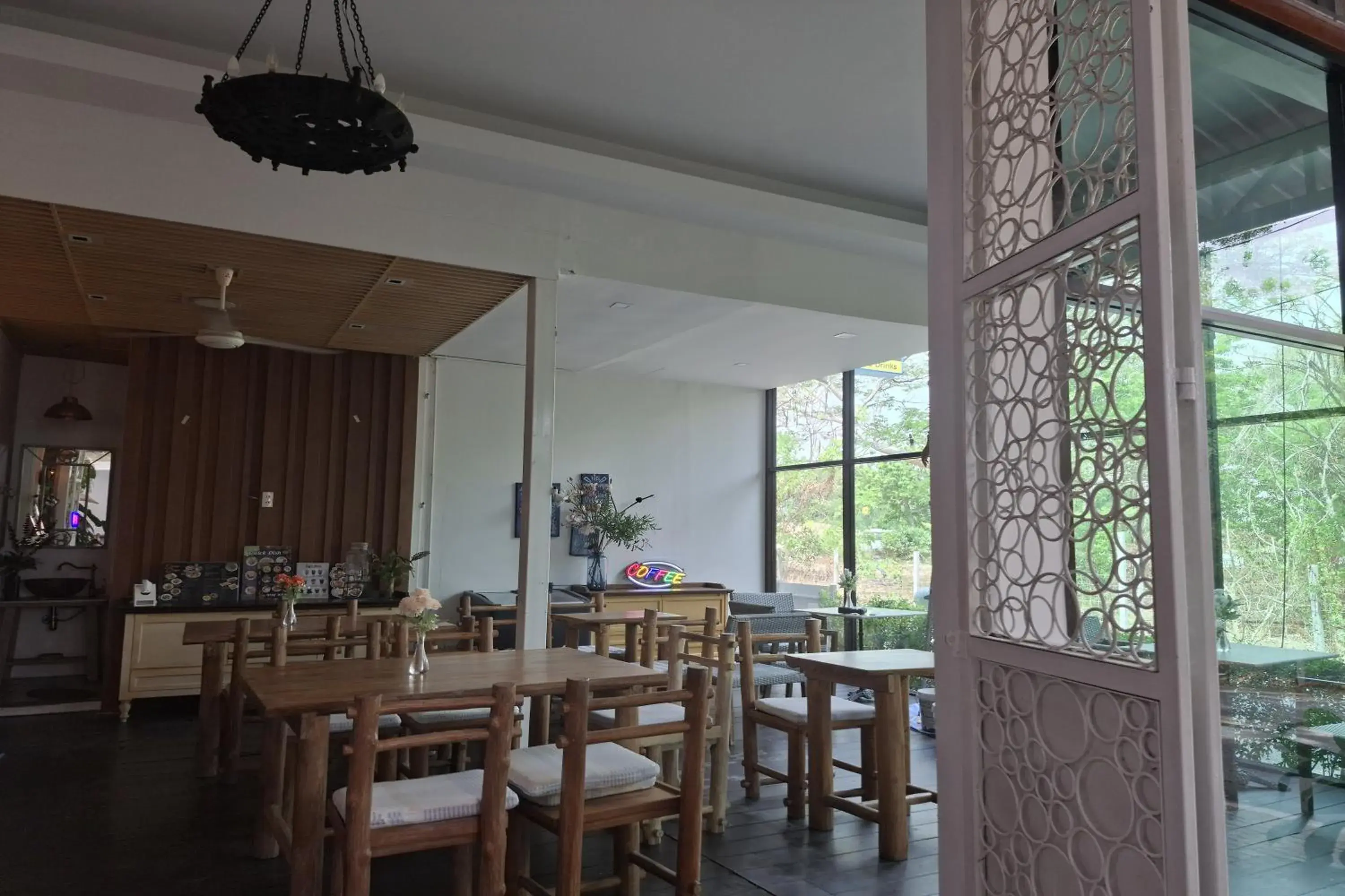 Restaurant/places to eat in Deva Casa Private Pool Villa Restaurant/places to eat in Deva Casa Private Pool Villa