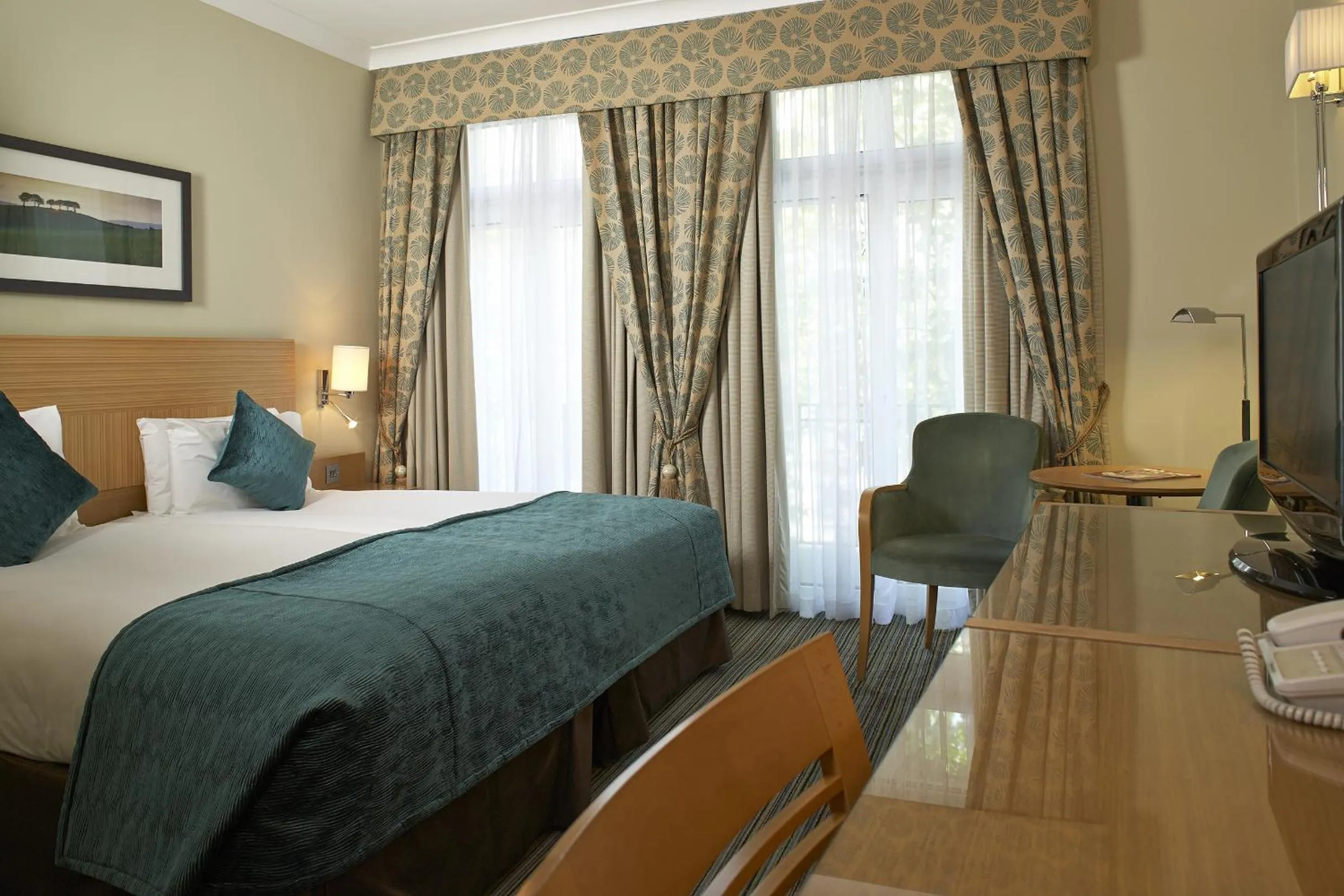 Photo of the whole room, Bed in The Rembrandt