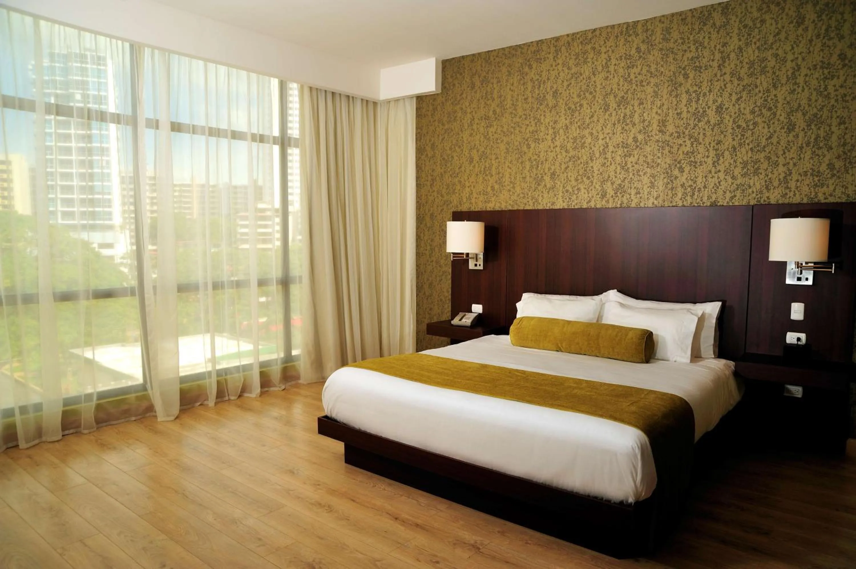 Photo of the whole room, Bed in Best Western Plus Panama Zen Hotel