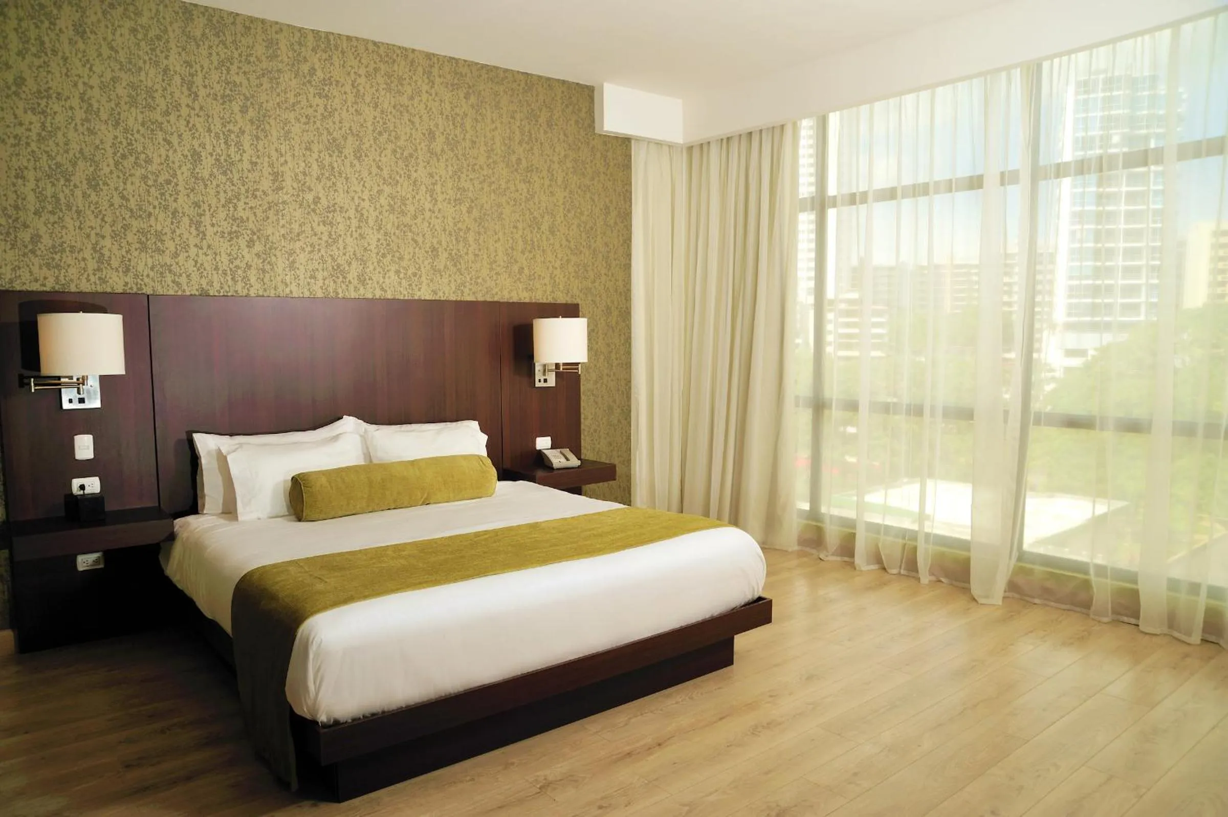 Photo of the whole room, Bed in Best Western Plus Panama Zen Hotel