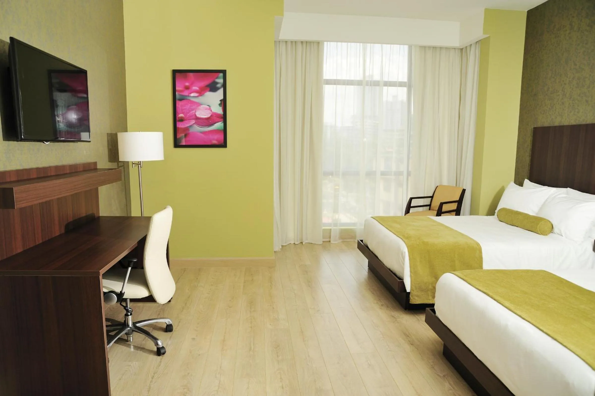 Photo of the whole room, Bed in Best Western Plus Panama Zen Hotel