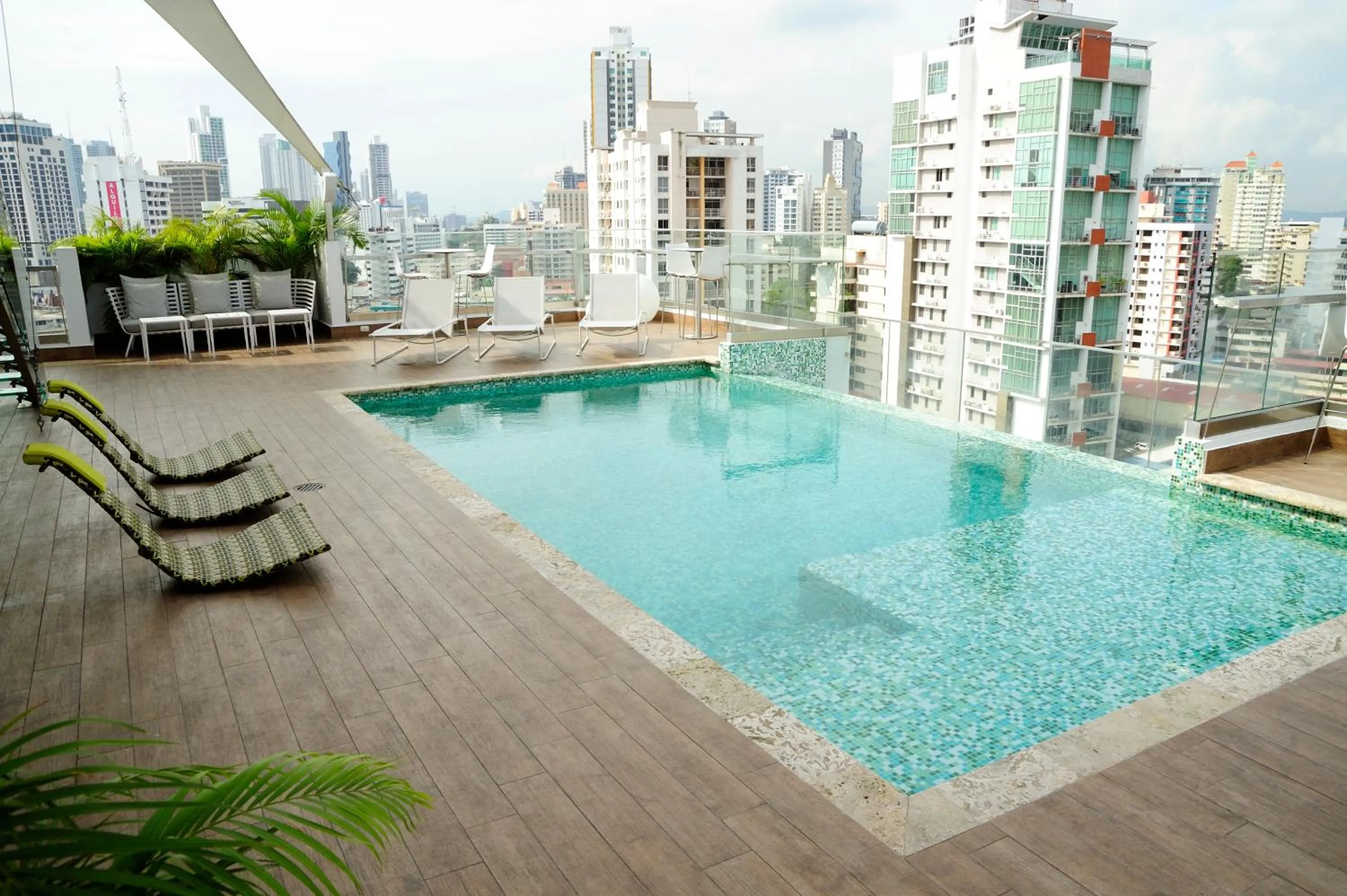Swimming pool in Best Western Plus Panama Zen Hotel