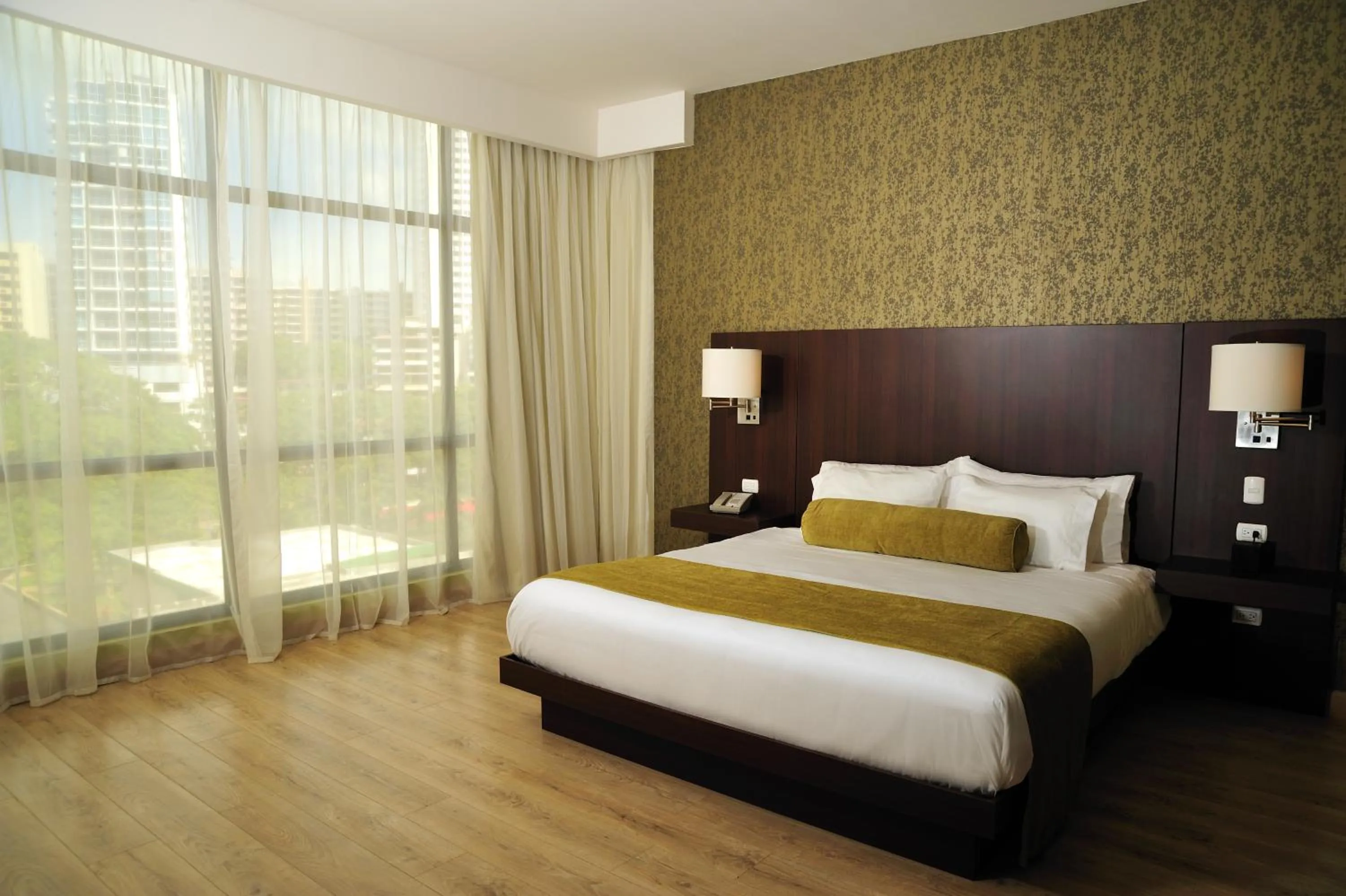 Photo of the whole room, Bed in Best Western Plus Panama Zen Hotel