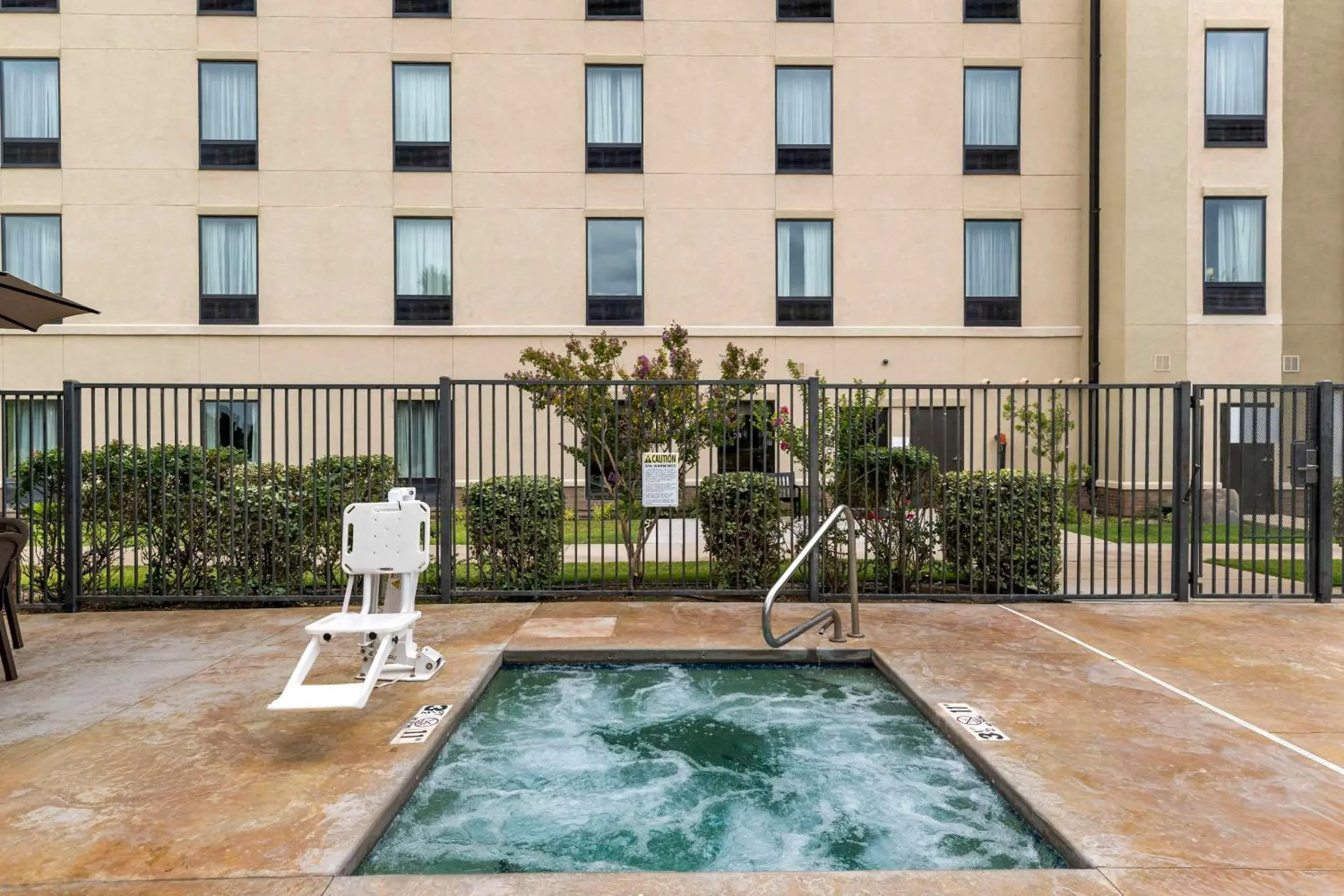 Swimming pool in Comfort Suites Carlsbad Swimming pool in Comfort Suites Carlsbad
