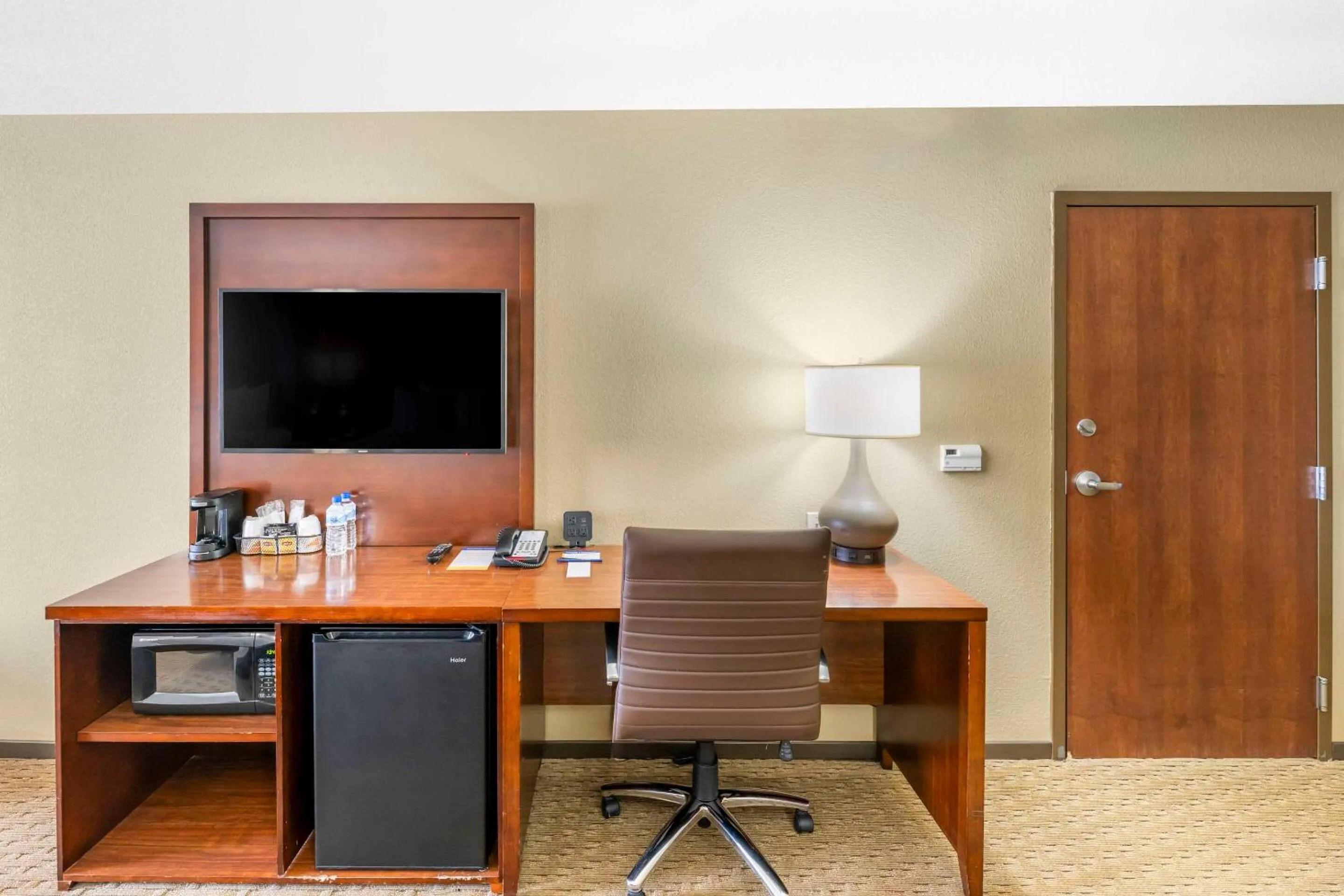 Bedroom in Comfort Suites Carlsbad