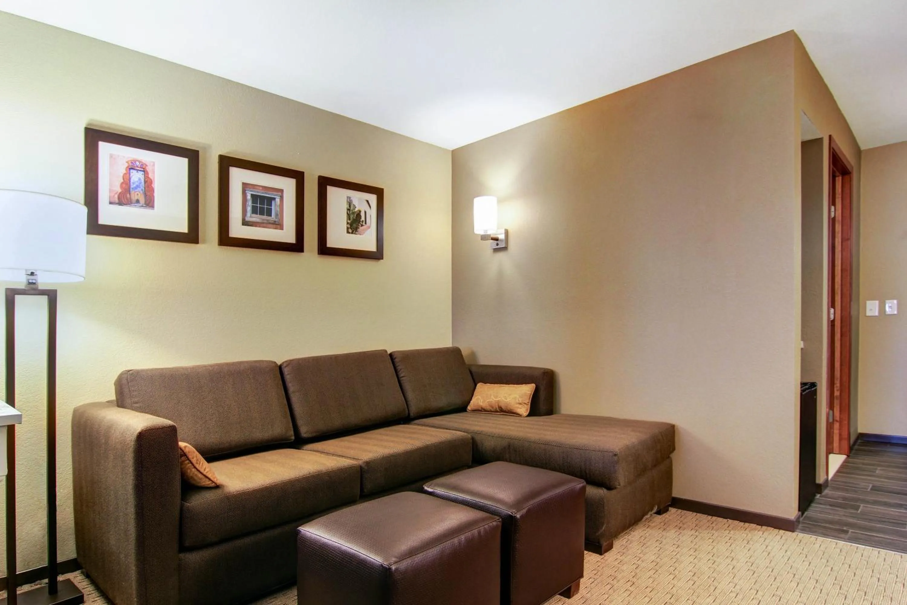 Seating area in Comfort Suites Carlsbad