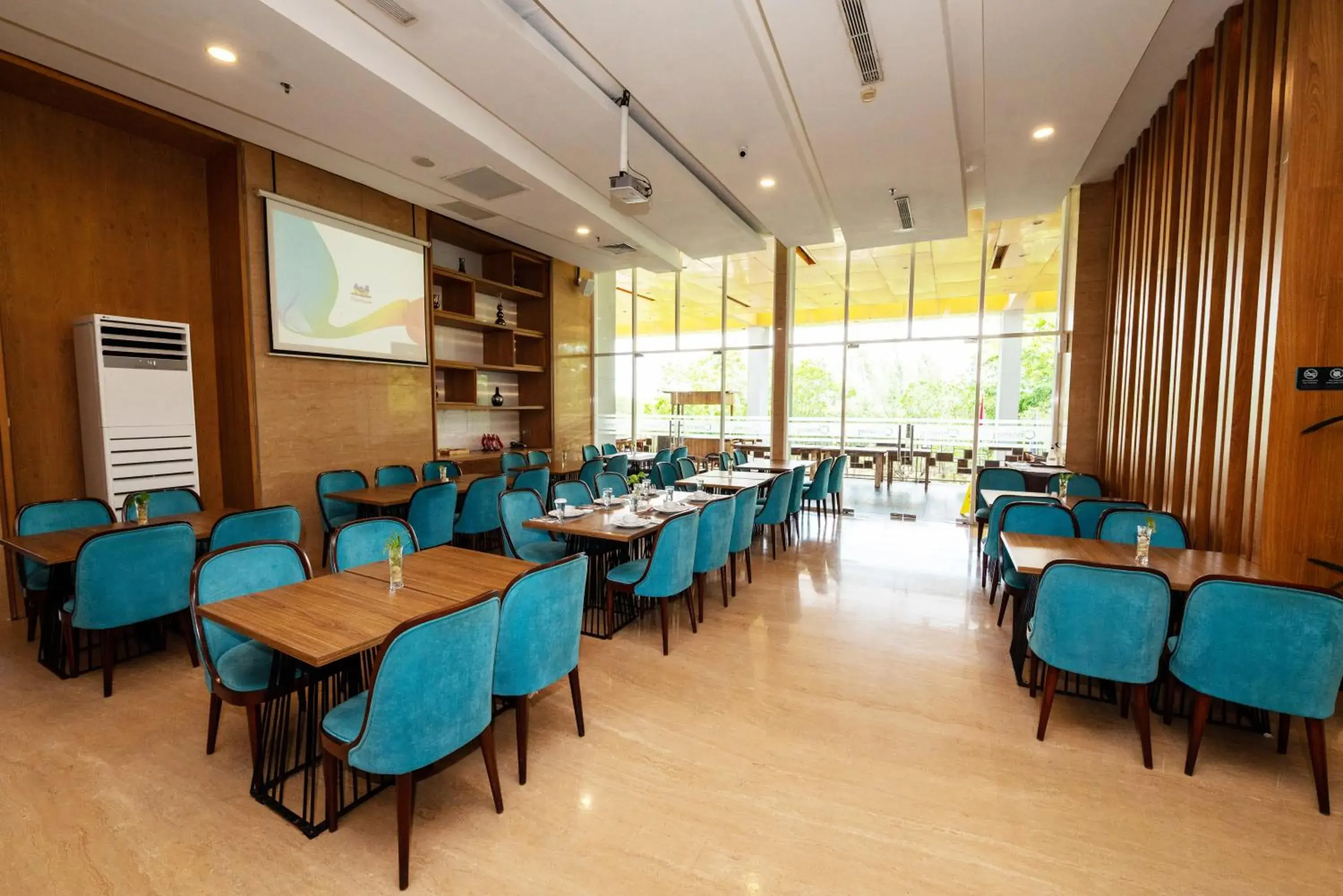 Restaurant/places to eat in Grand Tan Banjarmasin Hotel & Convention Center Restaurant/places to eat in Grand Tan Banjarmasin Hotel & Convention Center