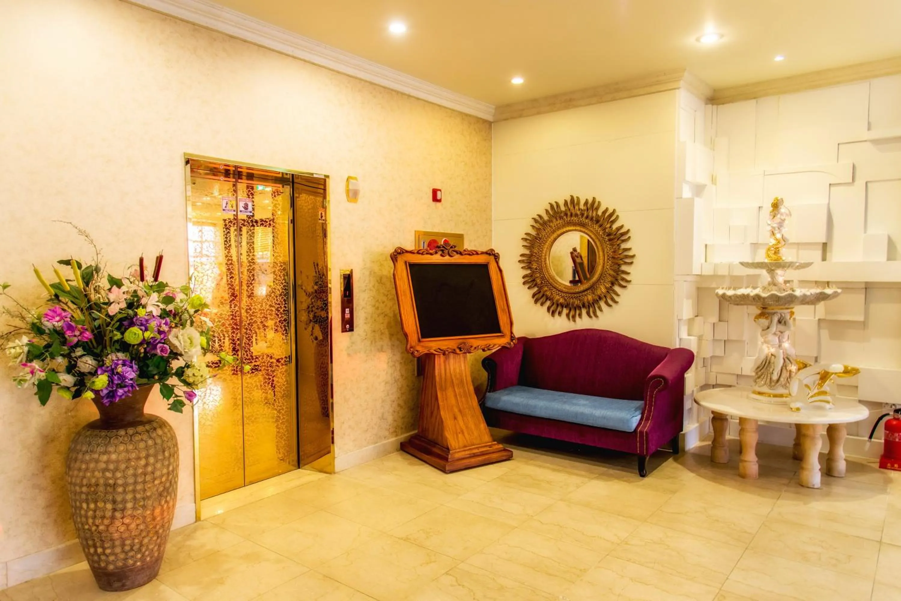 Lobby or reception in Hotel White House