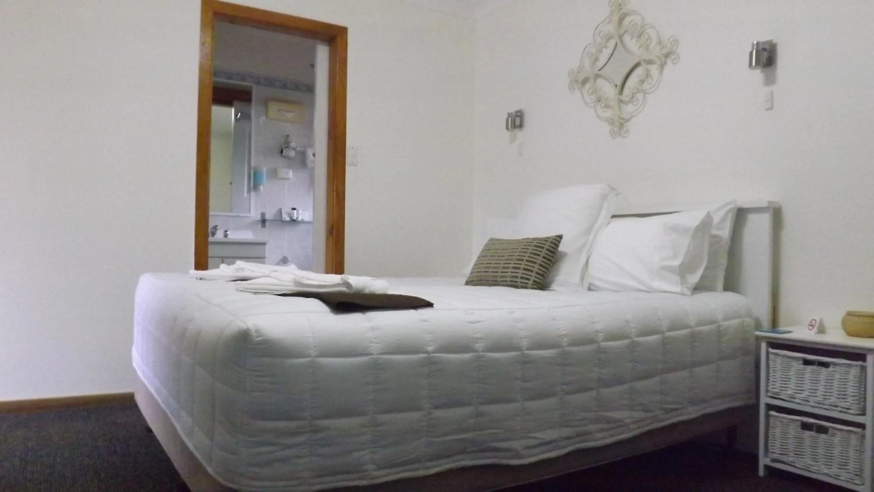 Bed in Karuah Motor Inn