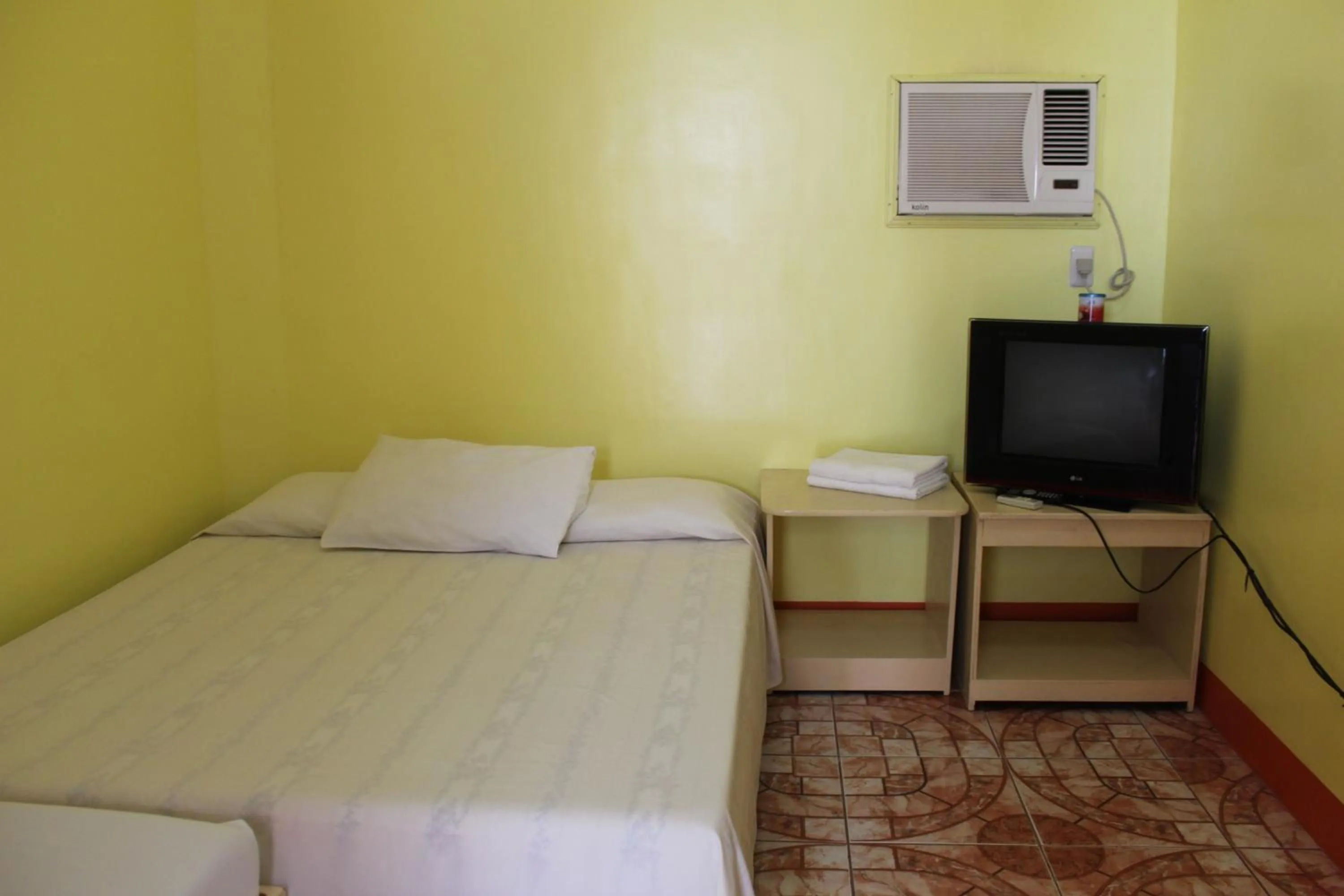 TV and multimedia, Bed in M&E Guesthouse