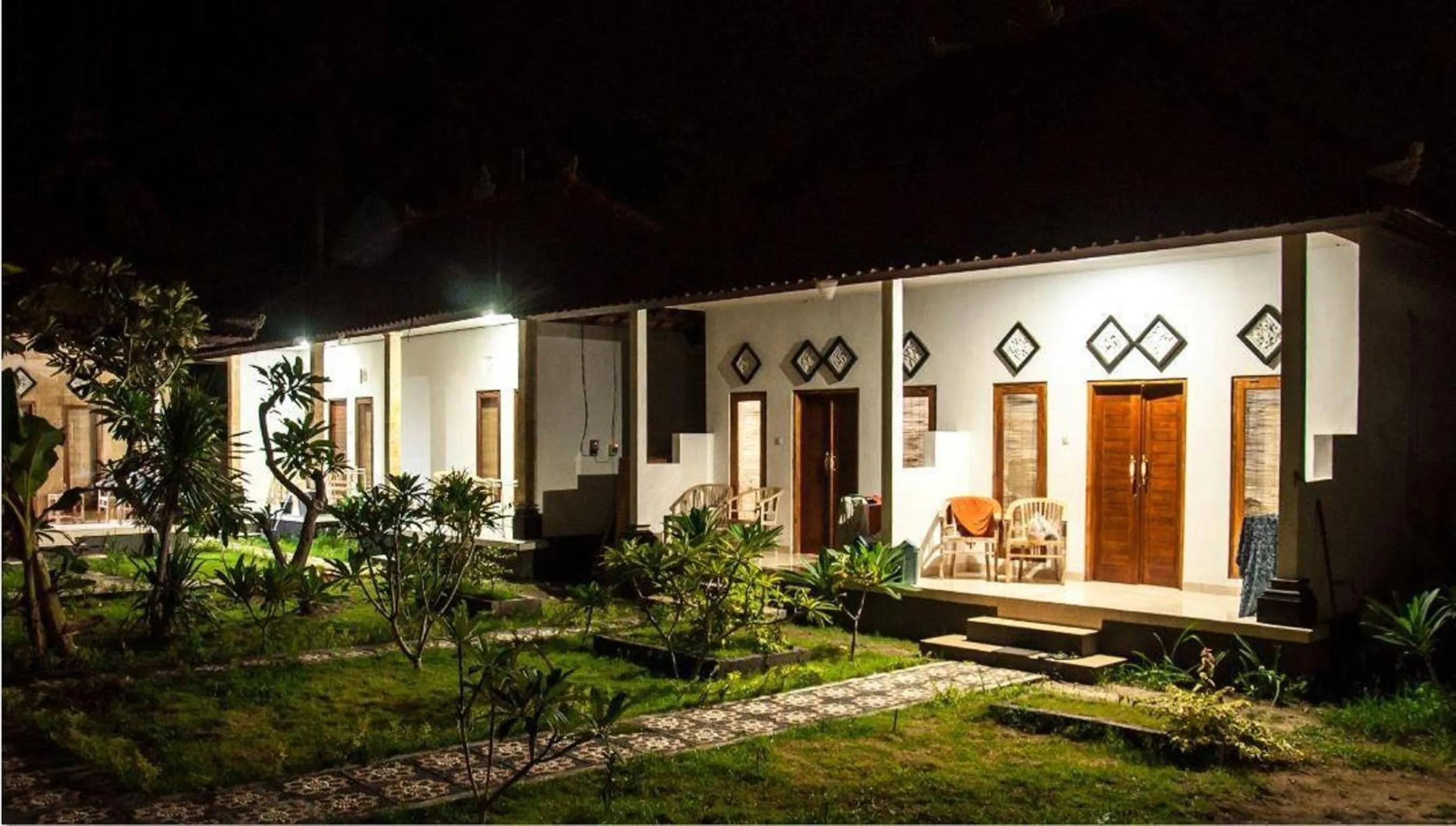 Property building in Nyoman Guesthouse and Grill