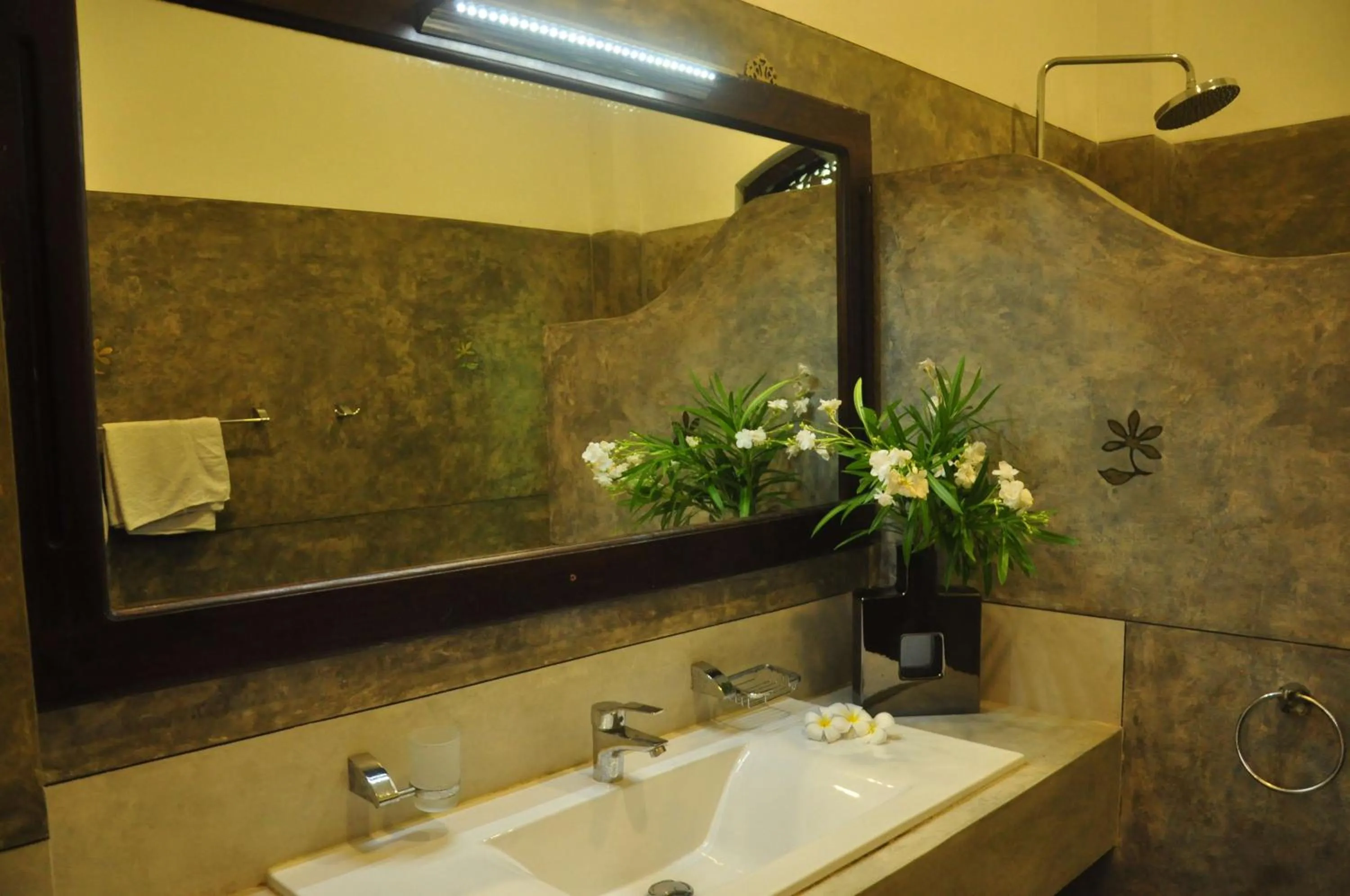 Bathroom in Green Villa Unawatuna