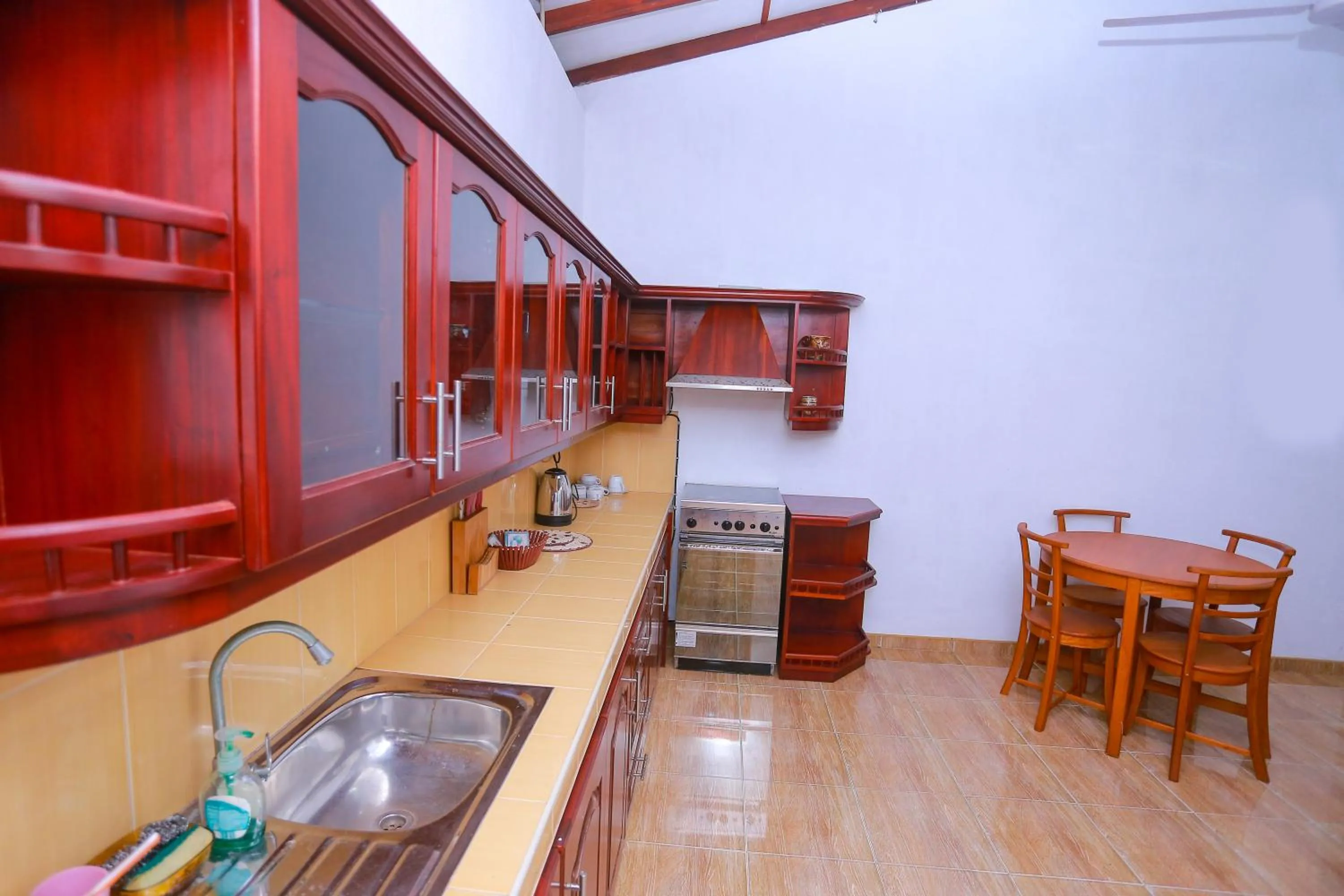 Kitchen or kitchenette in Green Villa Unawatuna