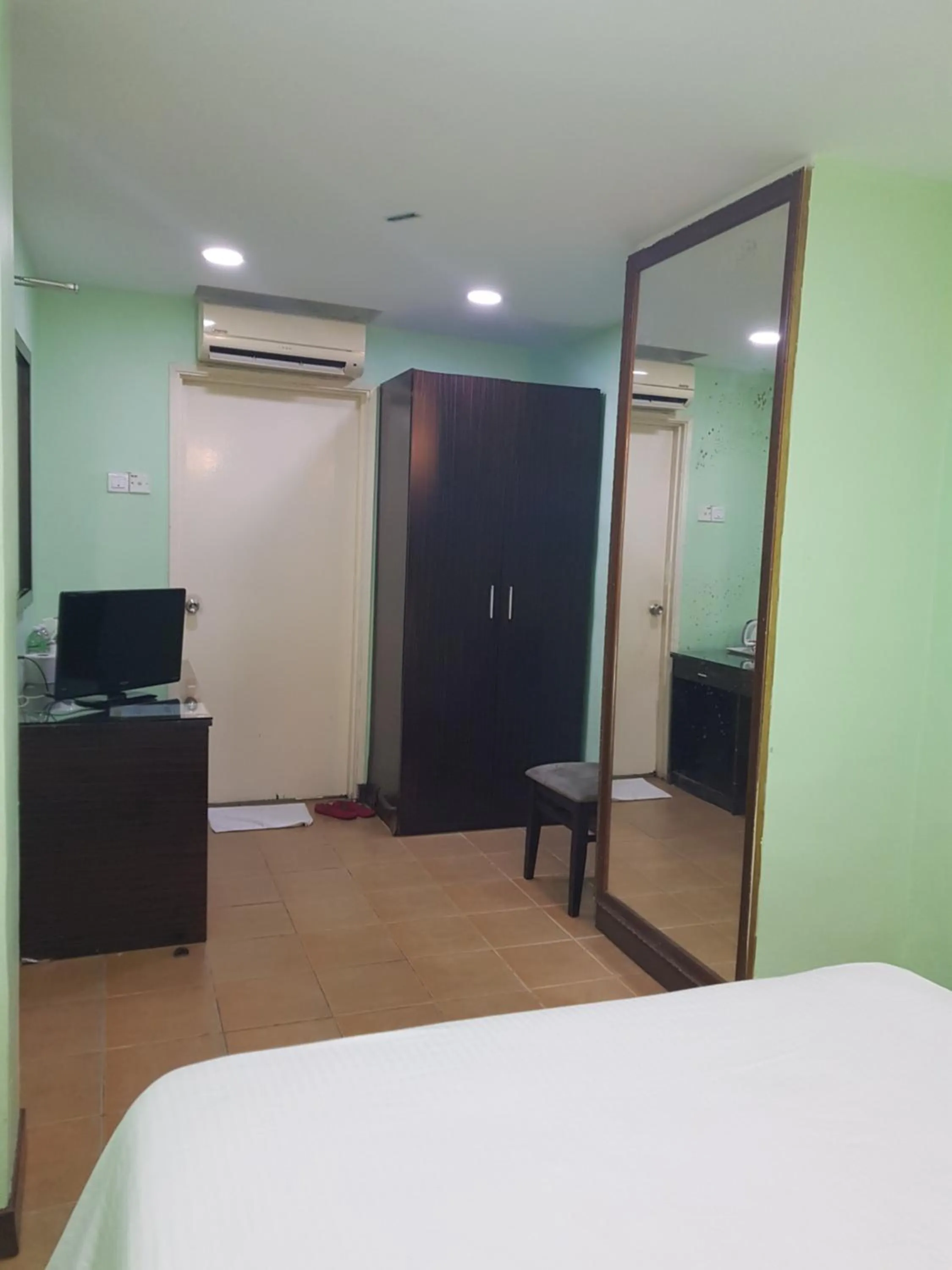 Photo of the whole room, Bed in New City Hotel