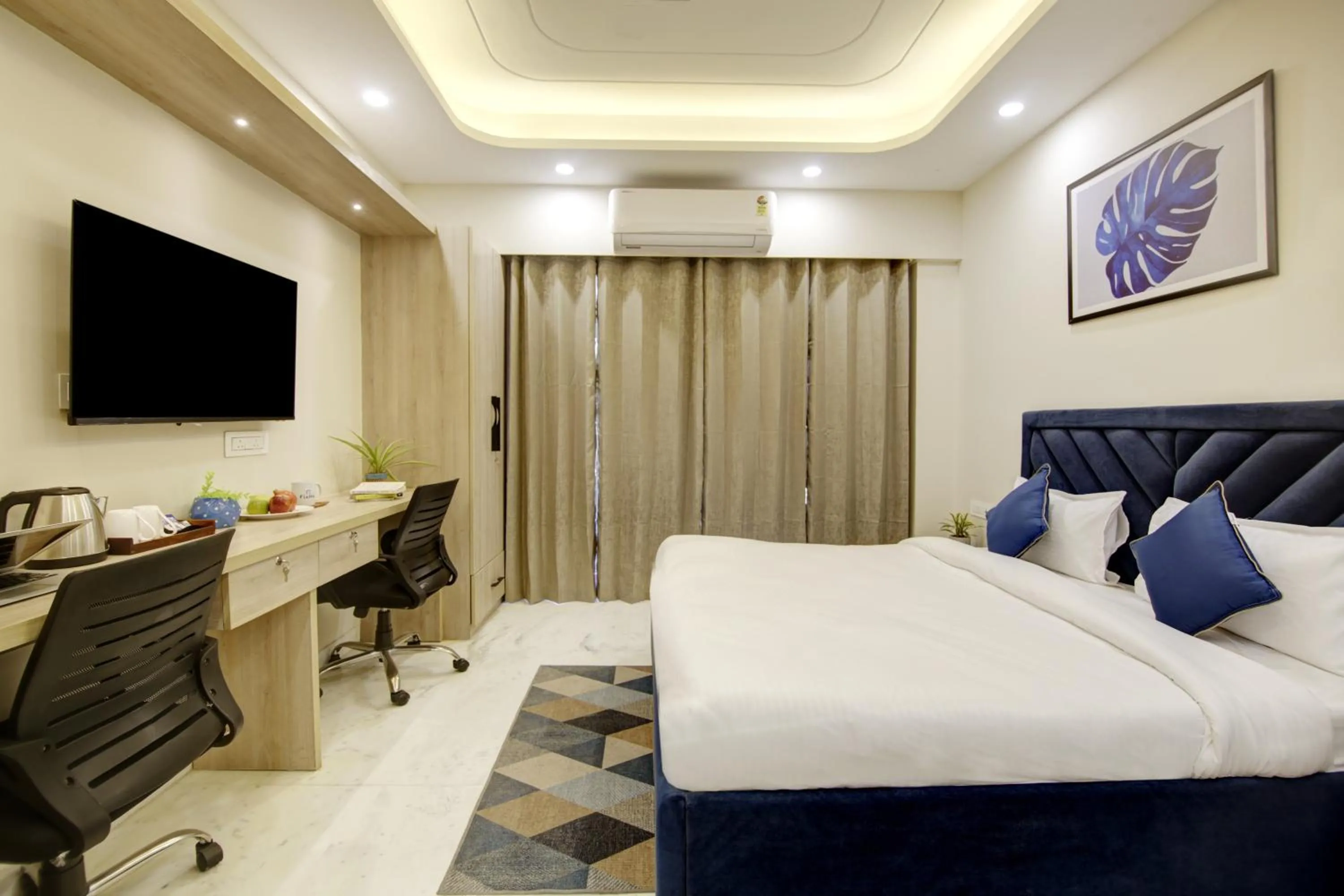 Bed in FlxHo Quad - Luxury Studio Apart Hotel DLF Cyber City