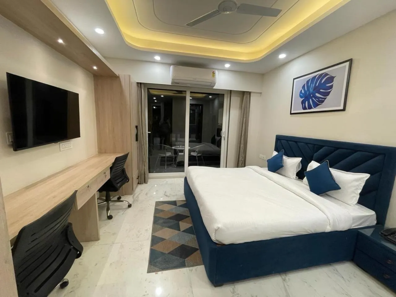 Bed in FlxHo Quad - Luxury Studio Apart Hotel DLF Cyber City