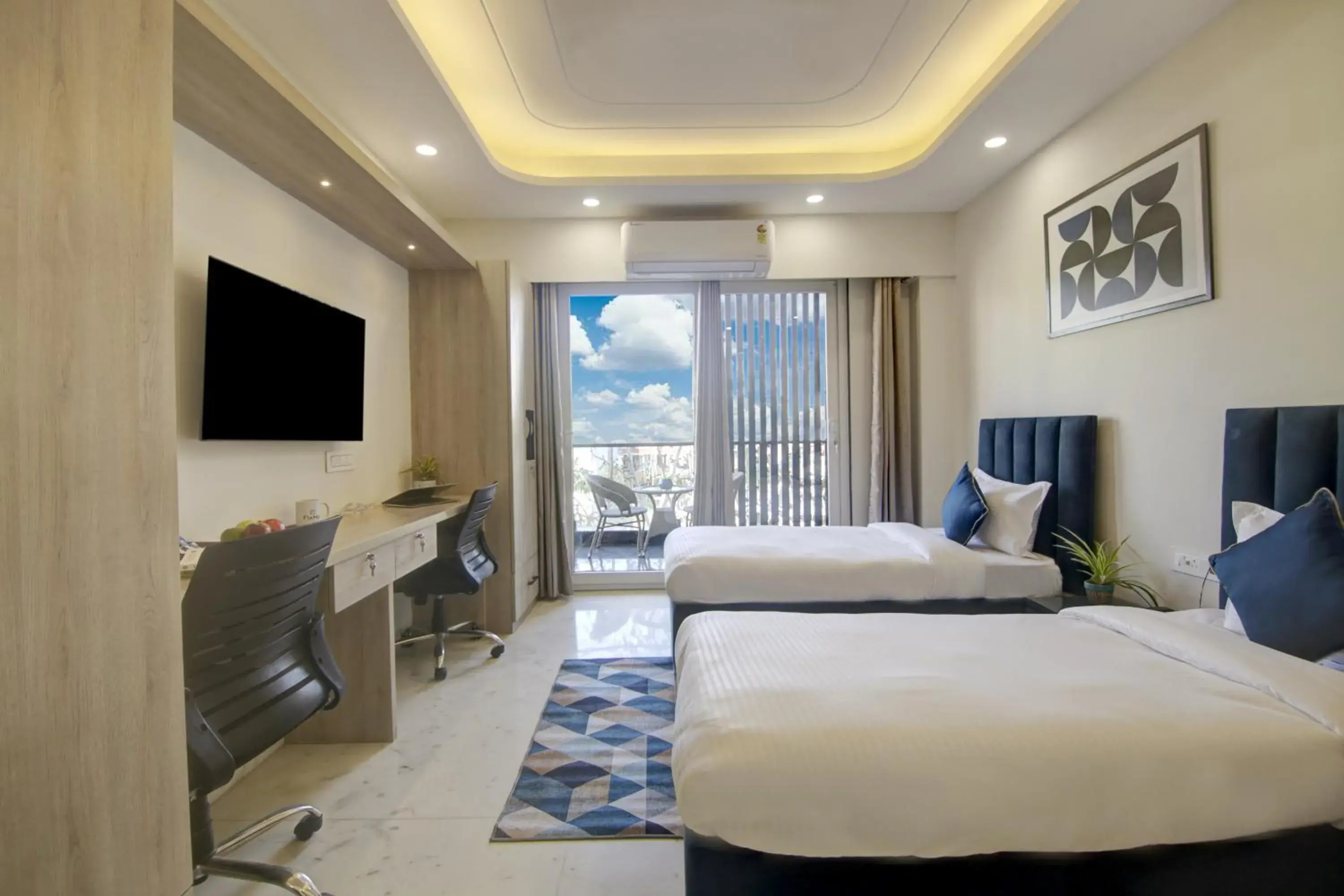 Bed in FlxHo Quad - Luxury Studio Apart Hotel DLF Cyber City Bed in FlxHo Quad - Luxury Studio Apart Hotel DLF Cyber City