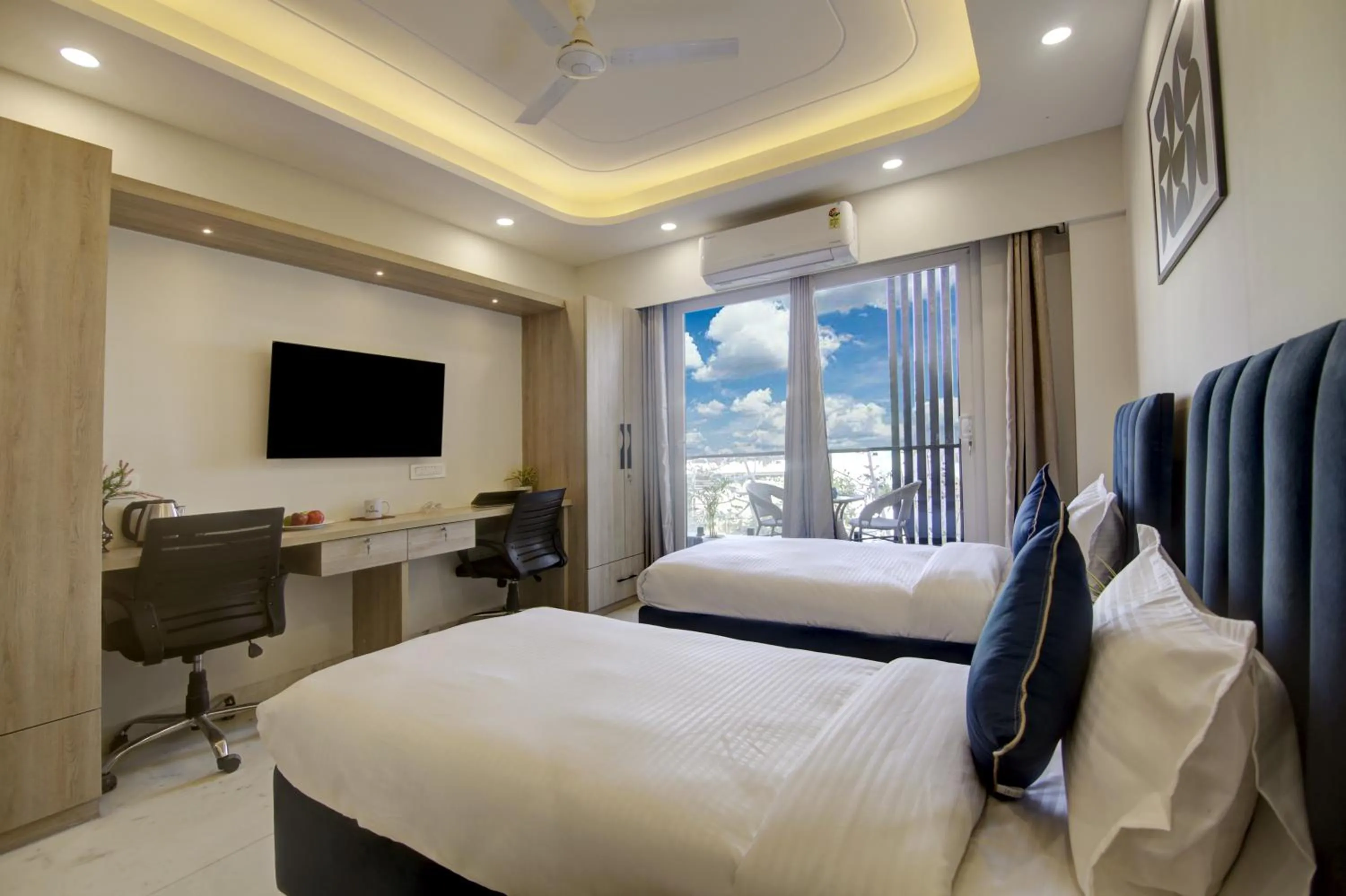 TV and multimedia in FlxHo Quad - Luxury Studio Apart Hotel DLF Cyber City