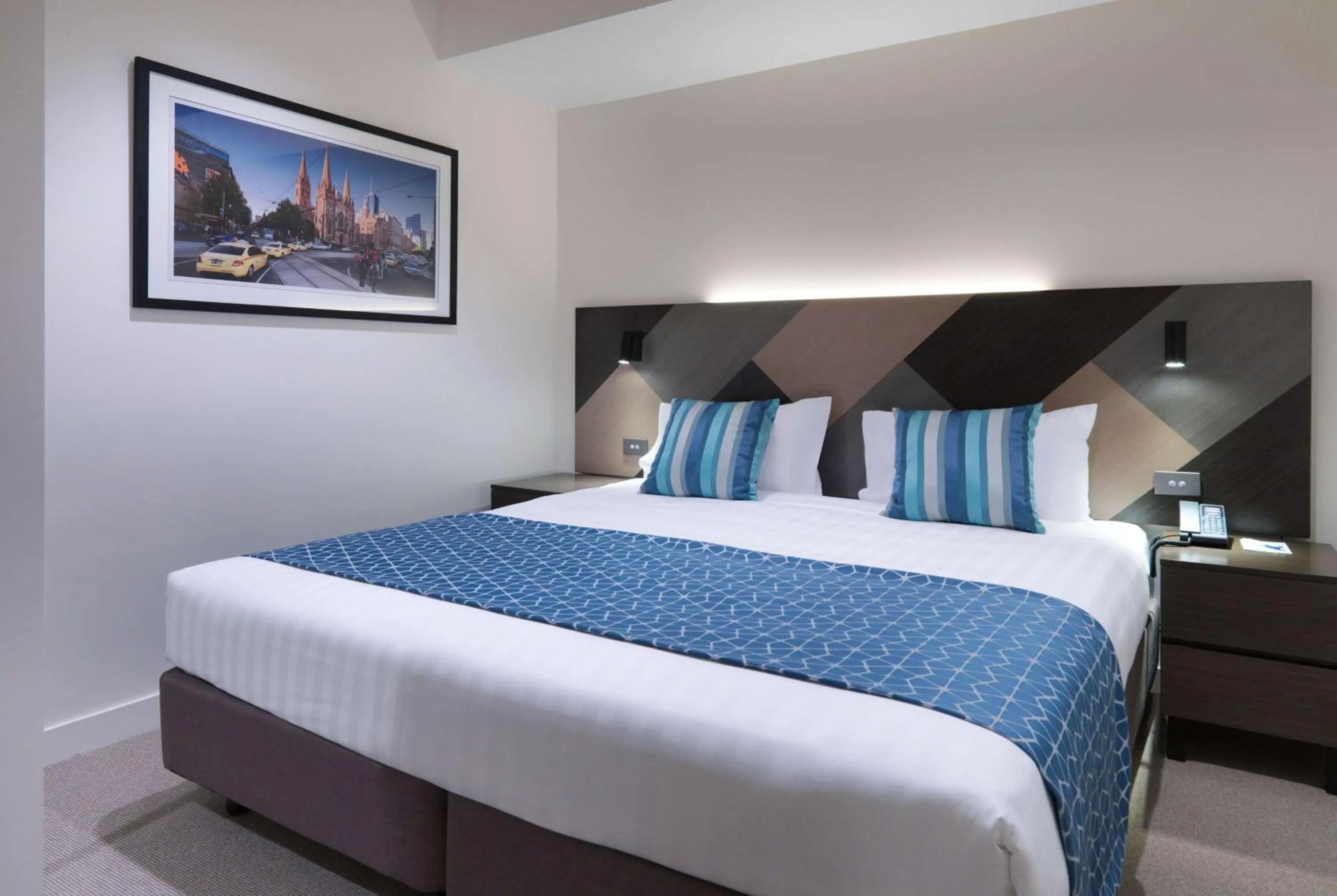 Bed in Wyndham Hotel Melbourne