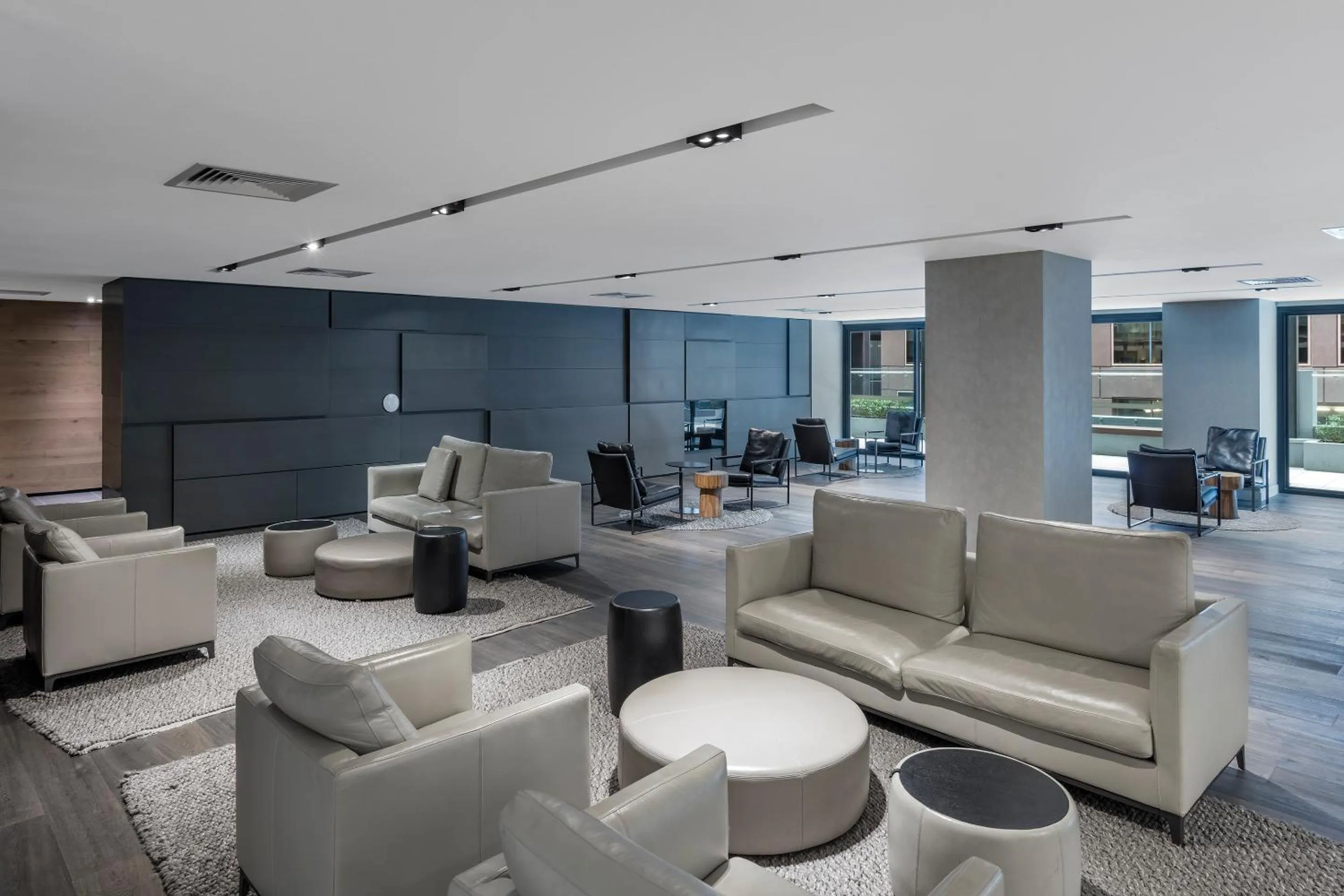 Communal lounge/ TV room in Wyndham Hotel Melbourne