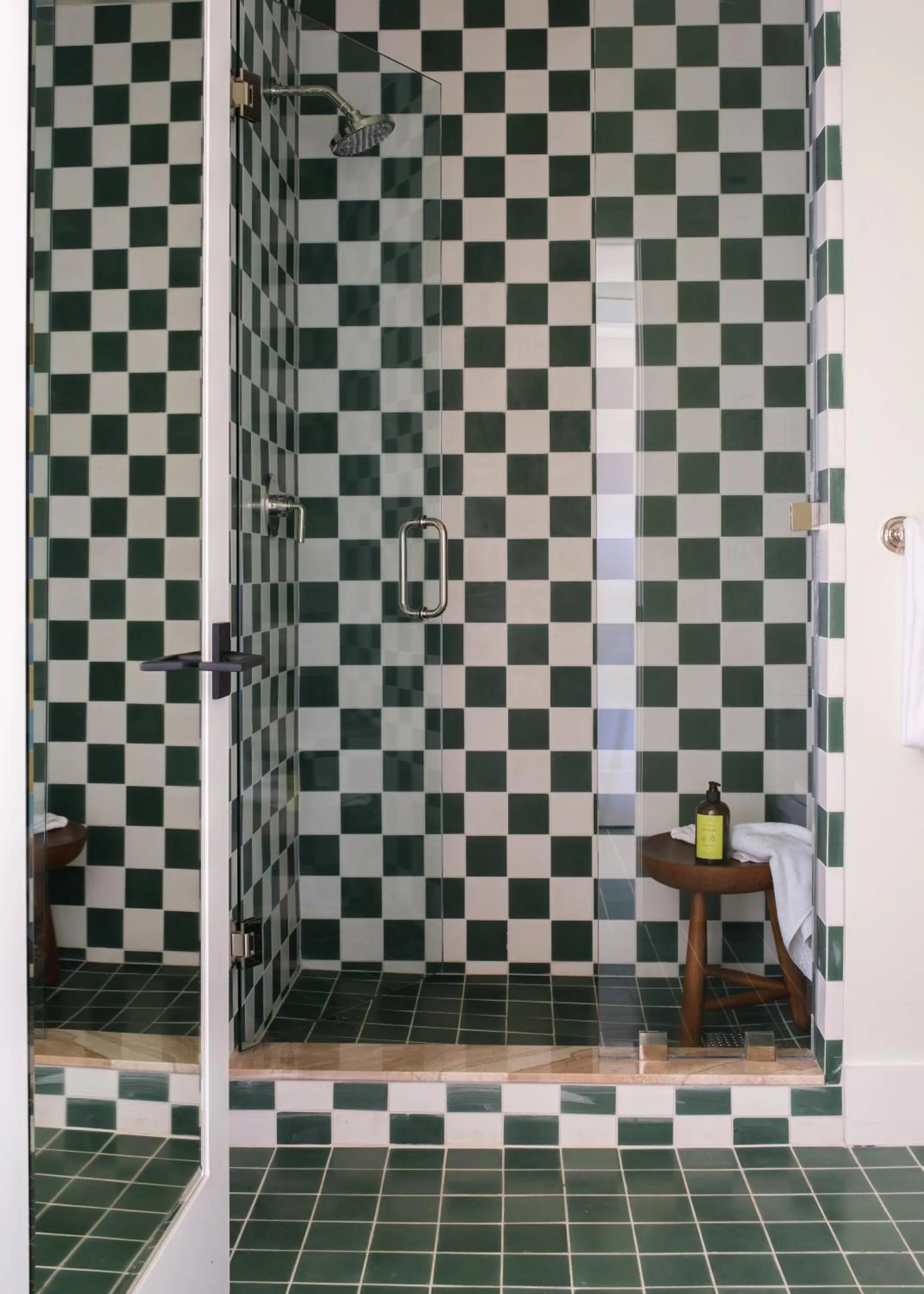 Shower in River Lodge Paso - 21 & Over Pool