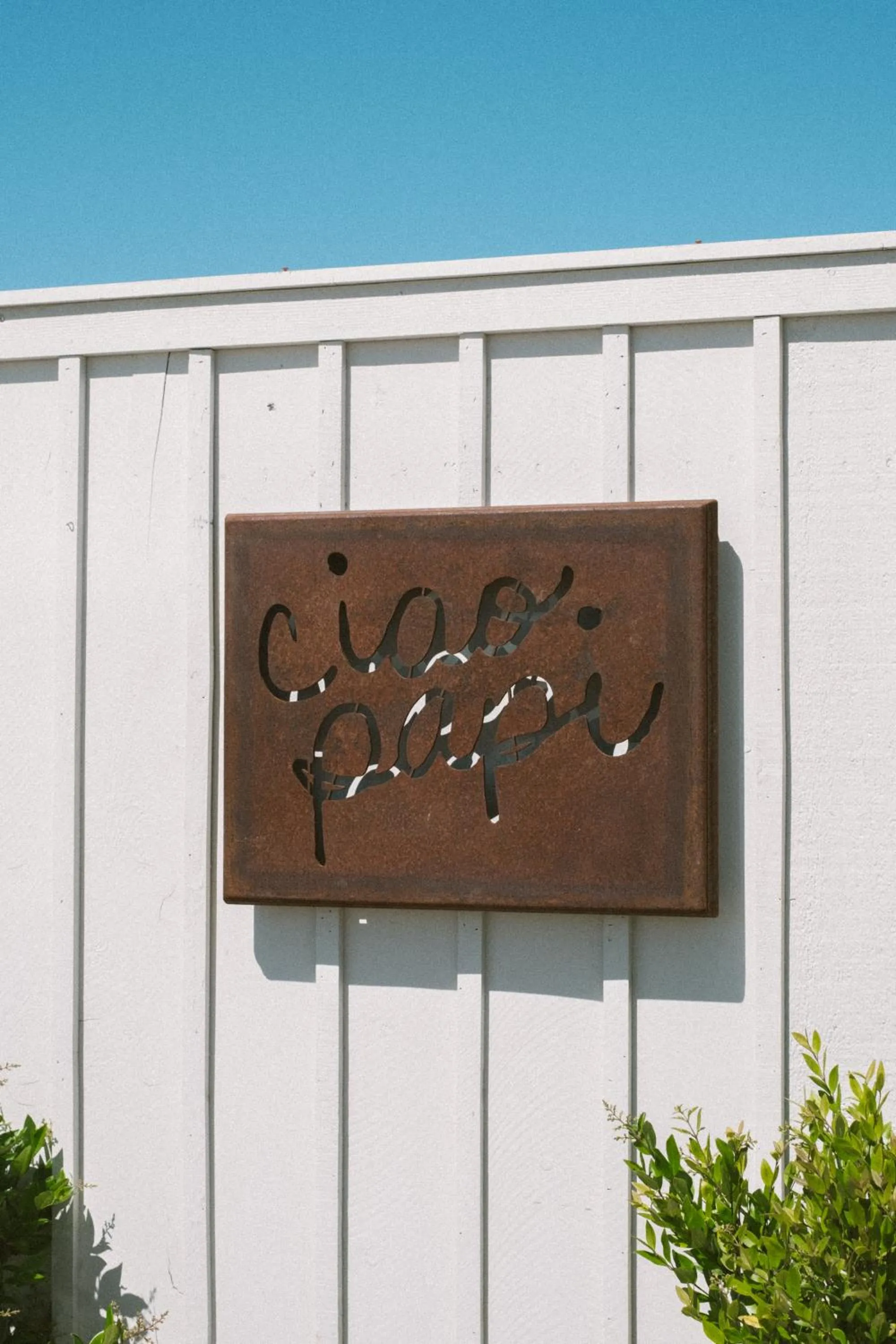 Logo/Certificate/Sign in River Lodge Paso - 21 & Over Pool