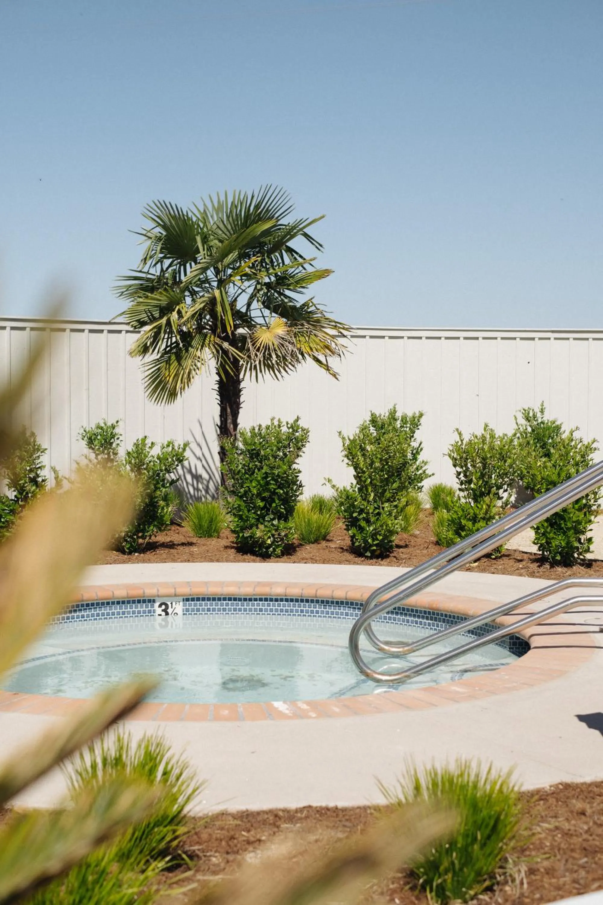 Hot Tub in River Lodge Paso - 21 & Over Pool