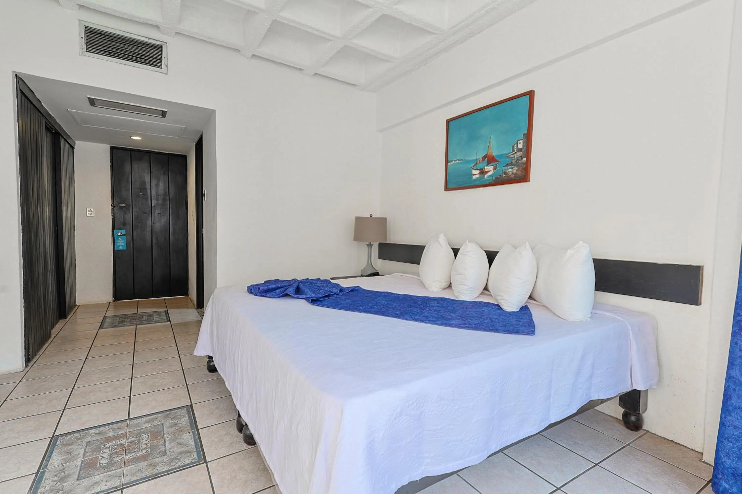 Bed in Hotel Delfín Vista Pier Beach Front