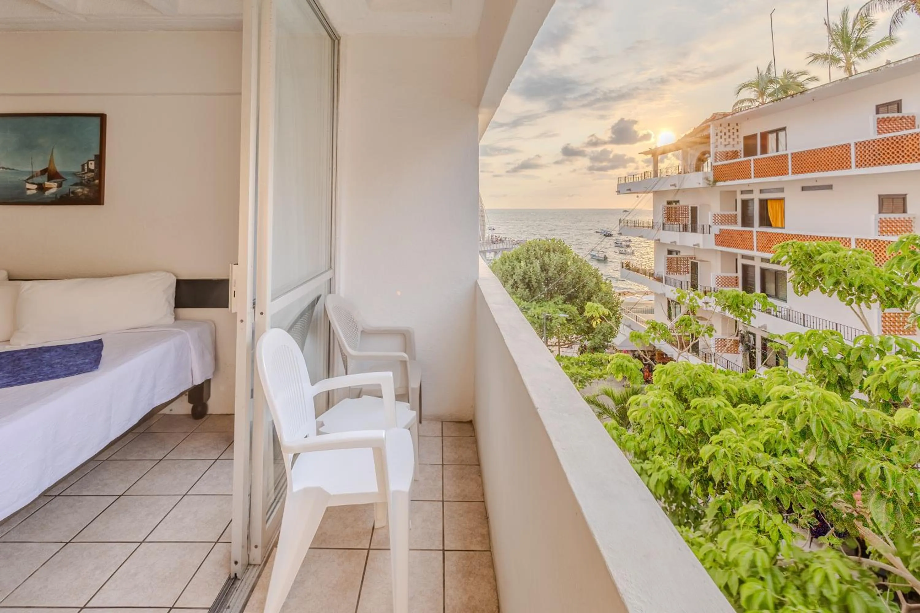 View (from property/room), Bed in Hotel Delfín Vista Pier Beach Front