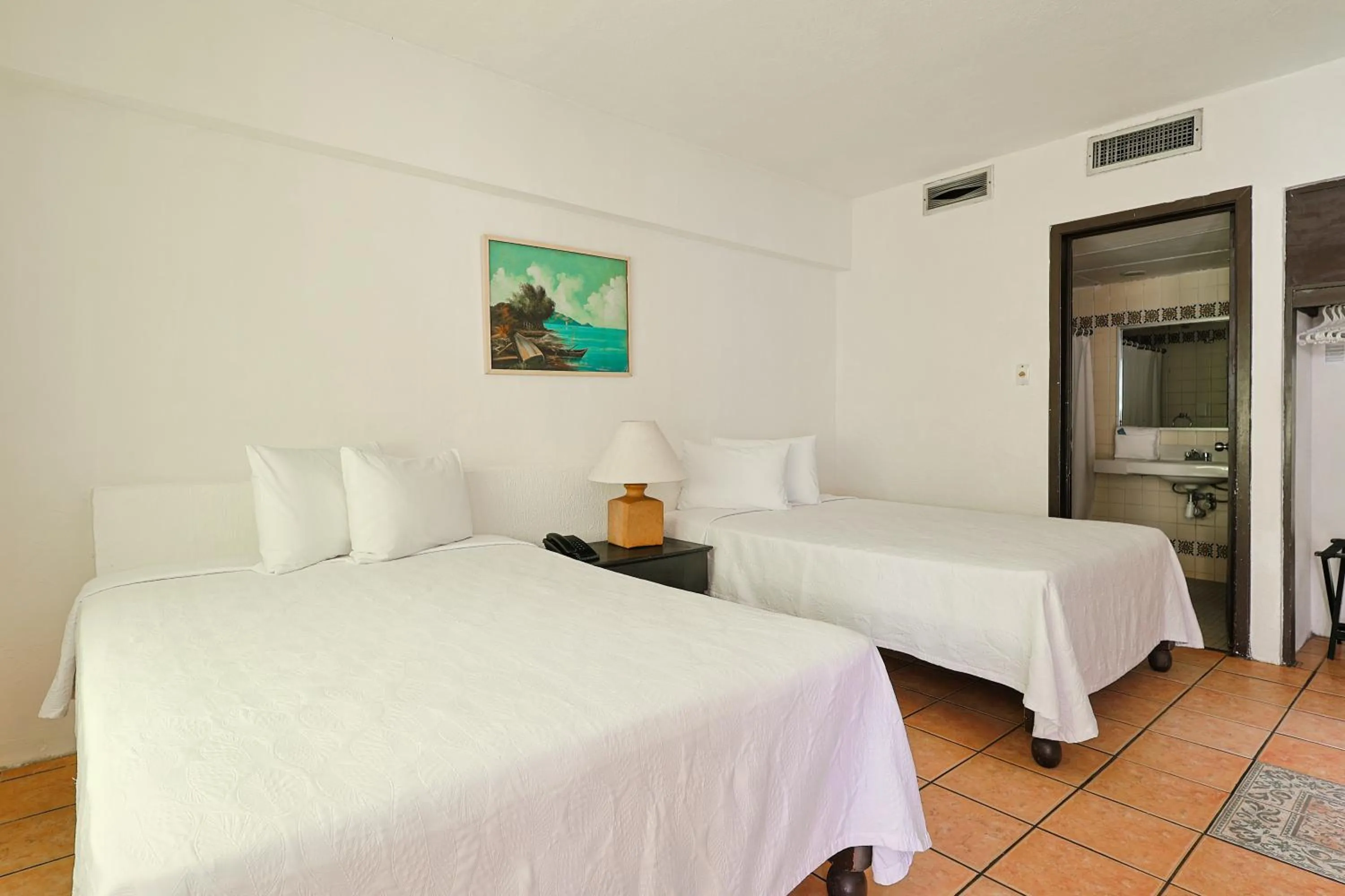 Photo of the whole room, Bed in Hotel Delfín Vista Pier Beach Front