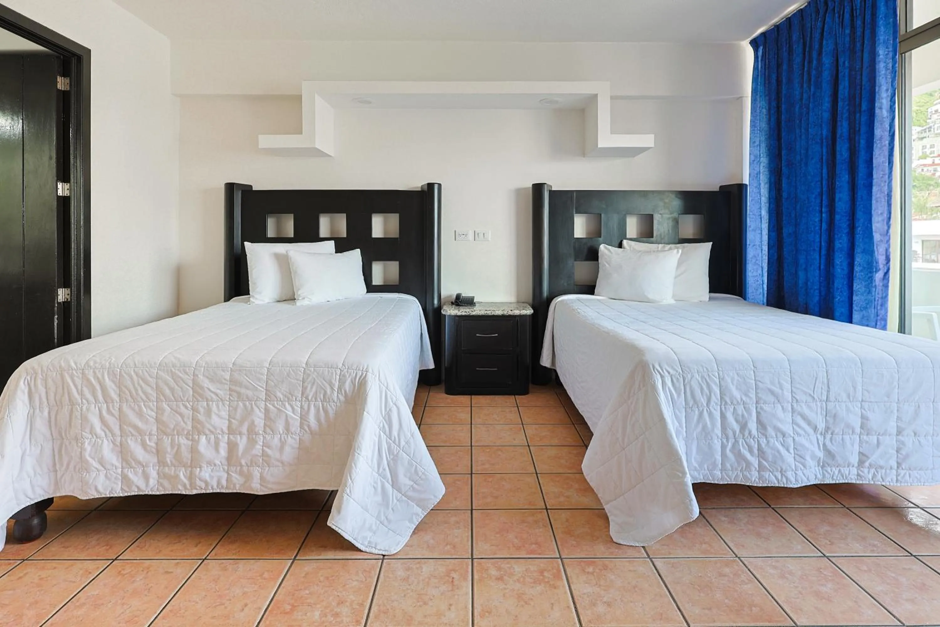 Bedroom, Bed in Hotel Delfín Vista Pier Beach Front