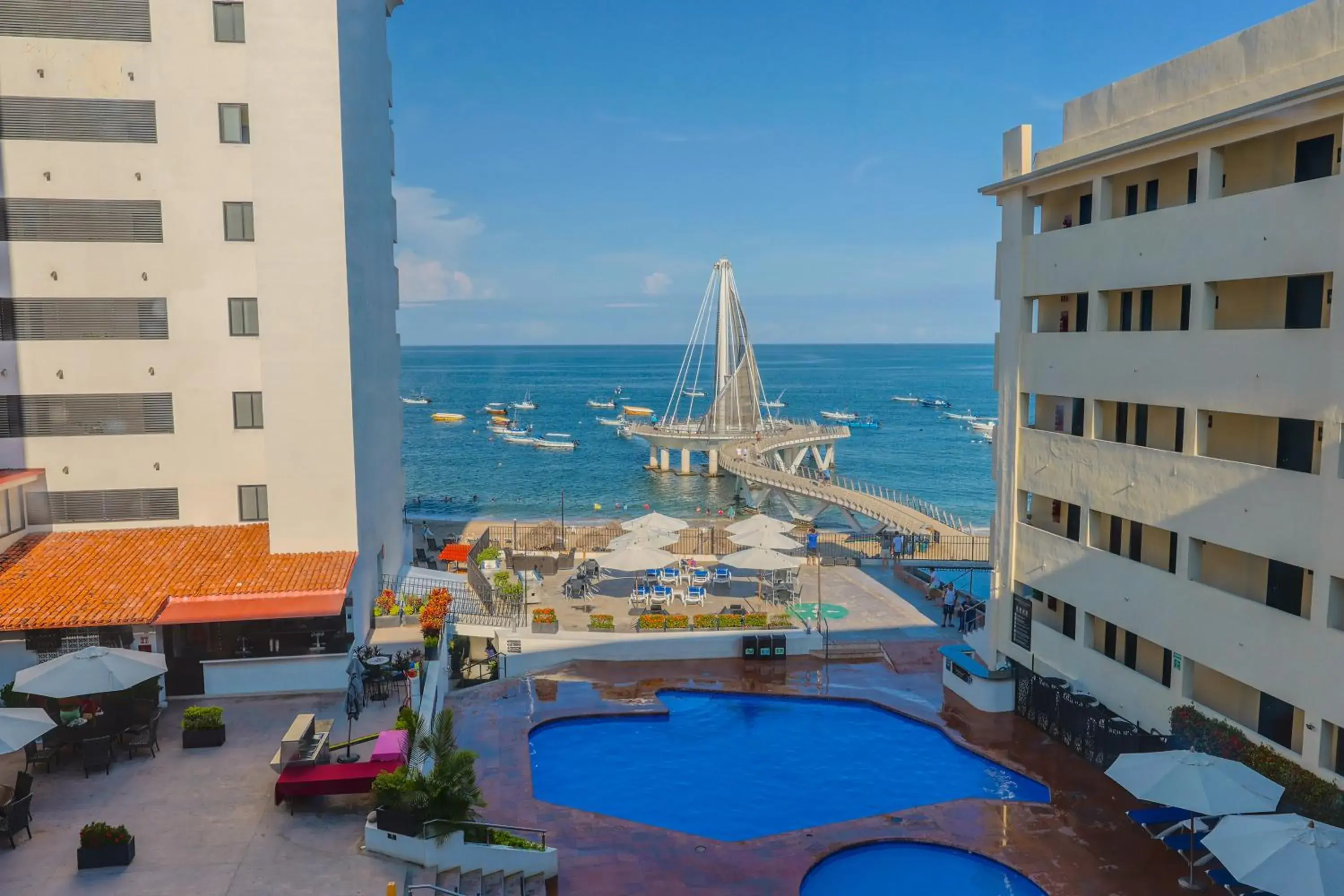 Property building in Hotel Delfín Vista Pier Beach Front Property building in Hotel Delfín Vista Pier Beach Front